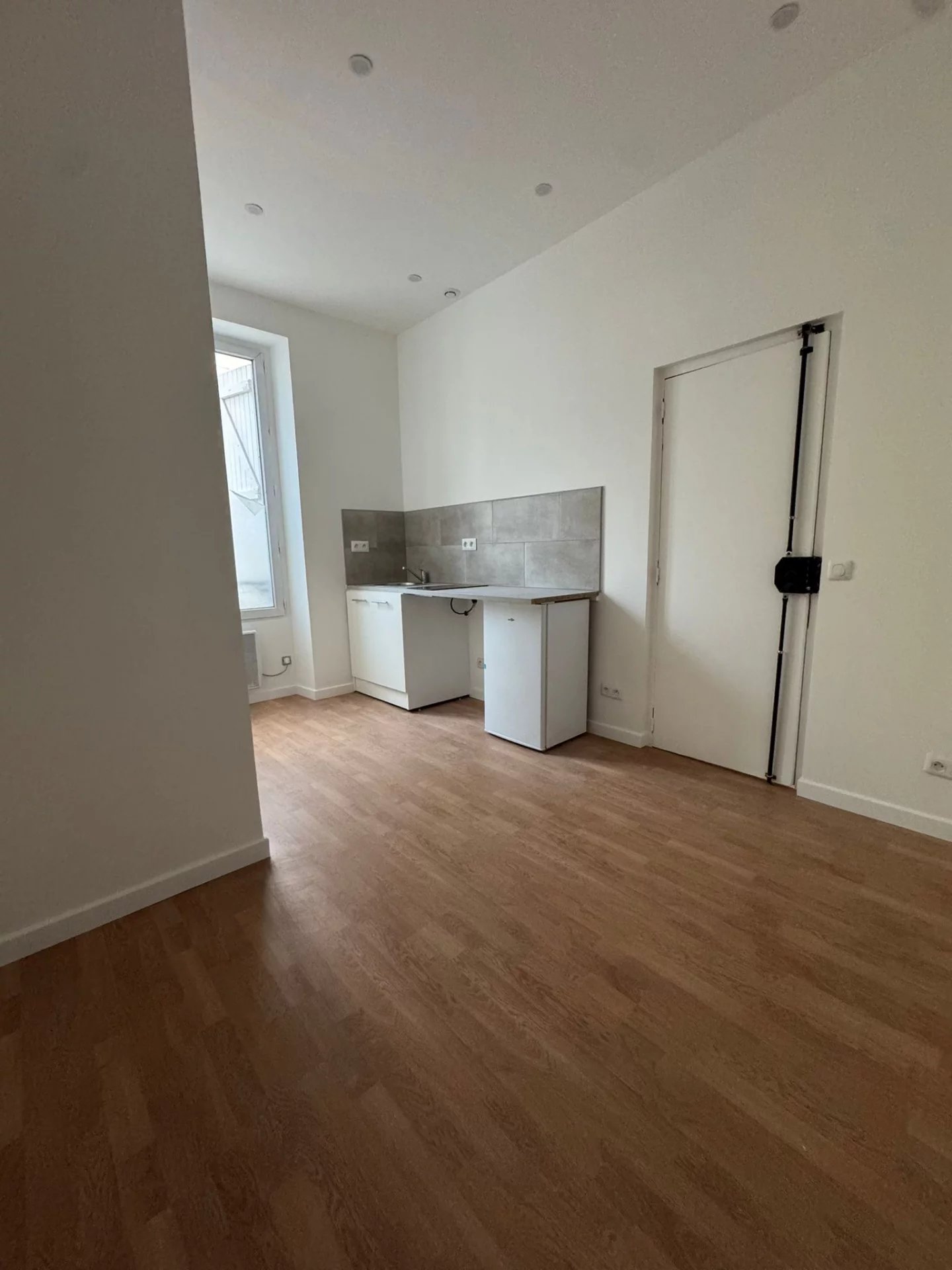 BAGNOLET LES COUTURES - STUDIO 13 M2 - Image Array