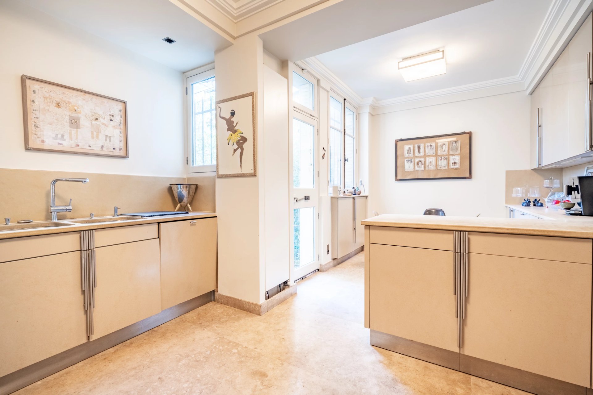 5 Bedroom Apartment/Flat's Image 3