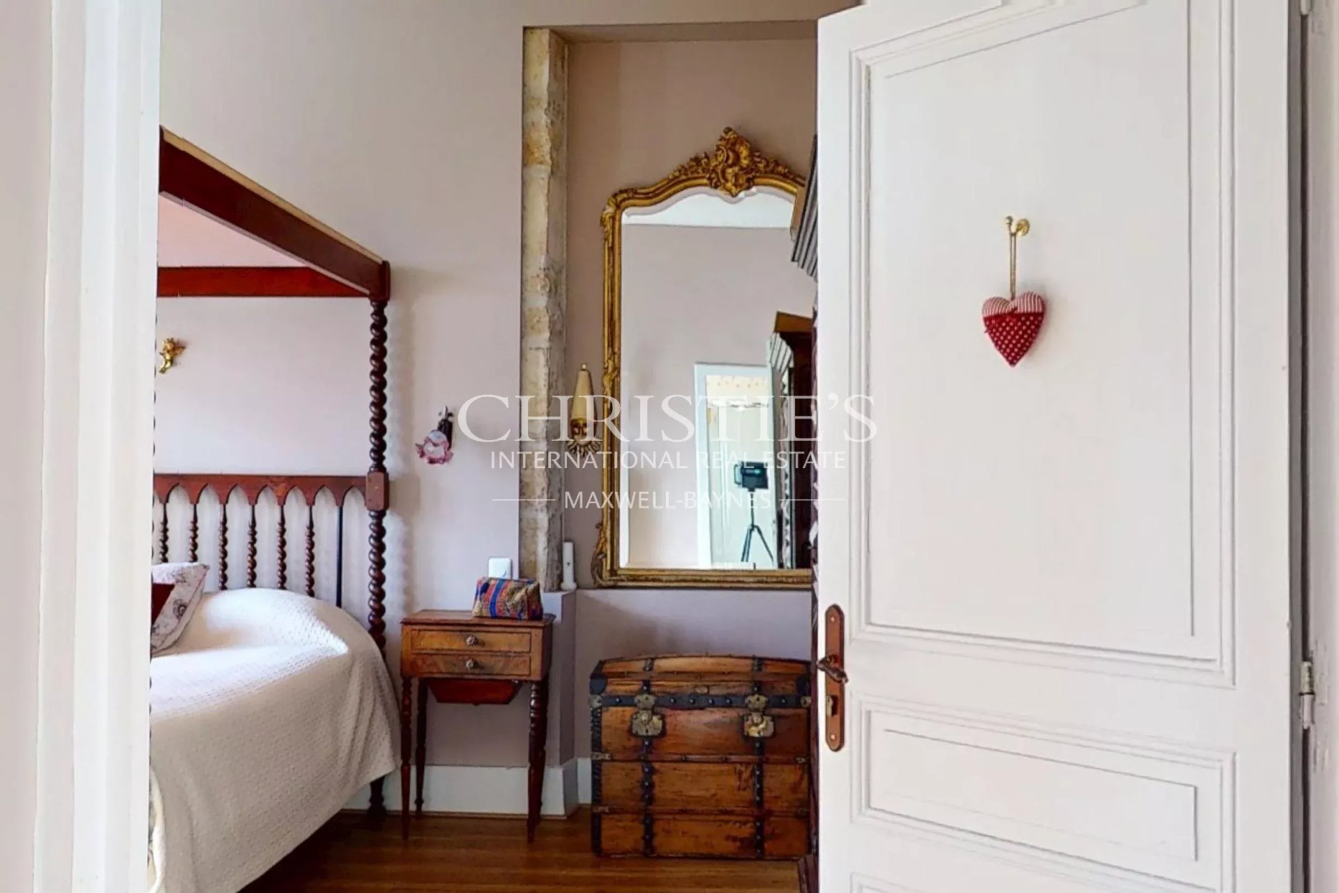 10 Bedroom Chateau's Image 18