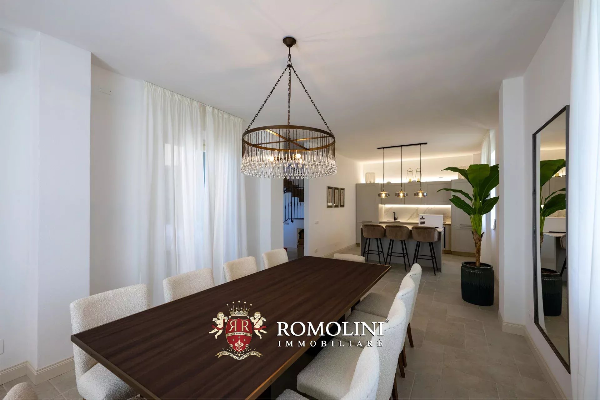 6 Bedroom Villa/Townhouse's Image 28