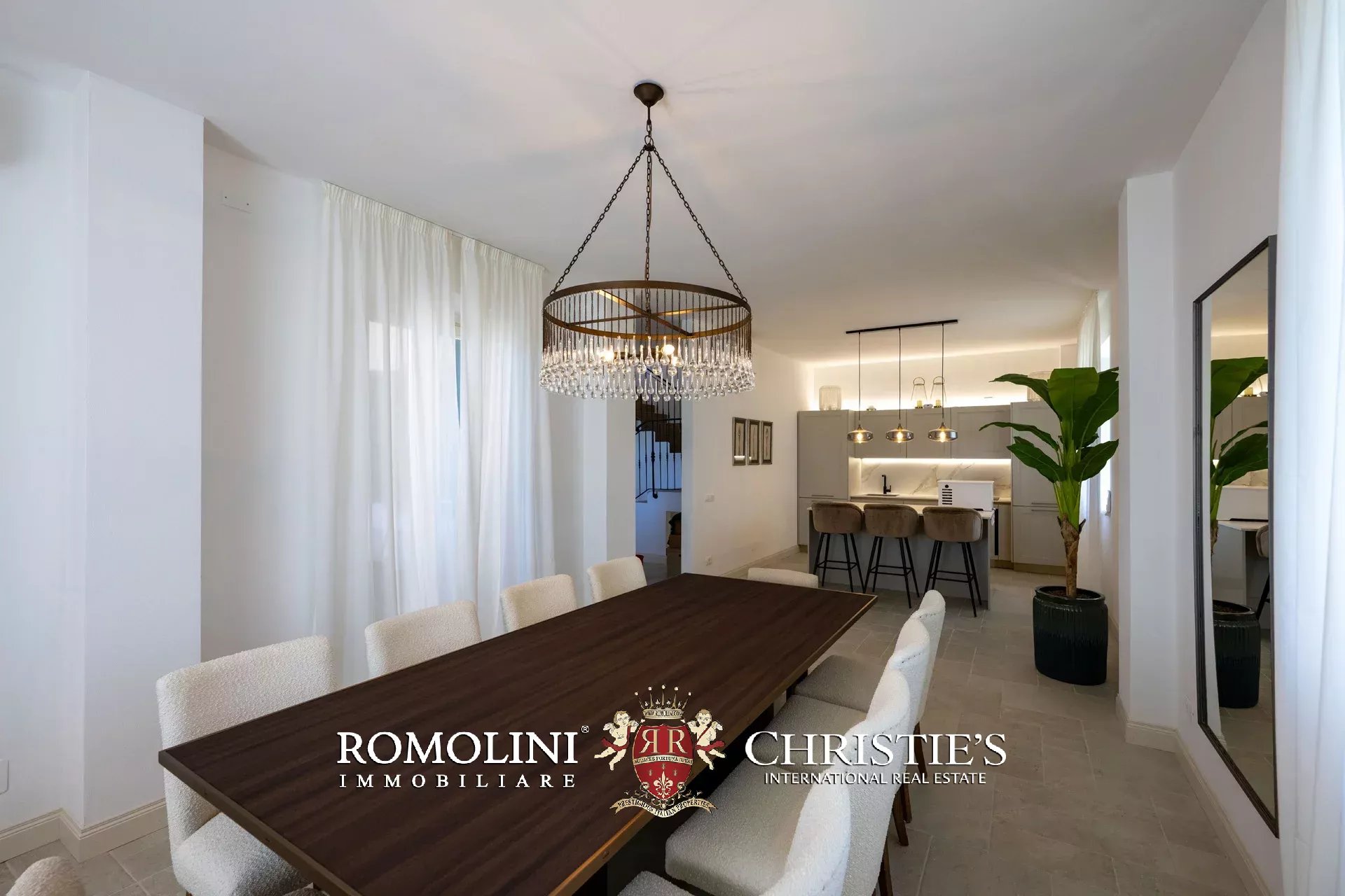 6 Bedroom Villa/Townhouse's Image 28