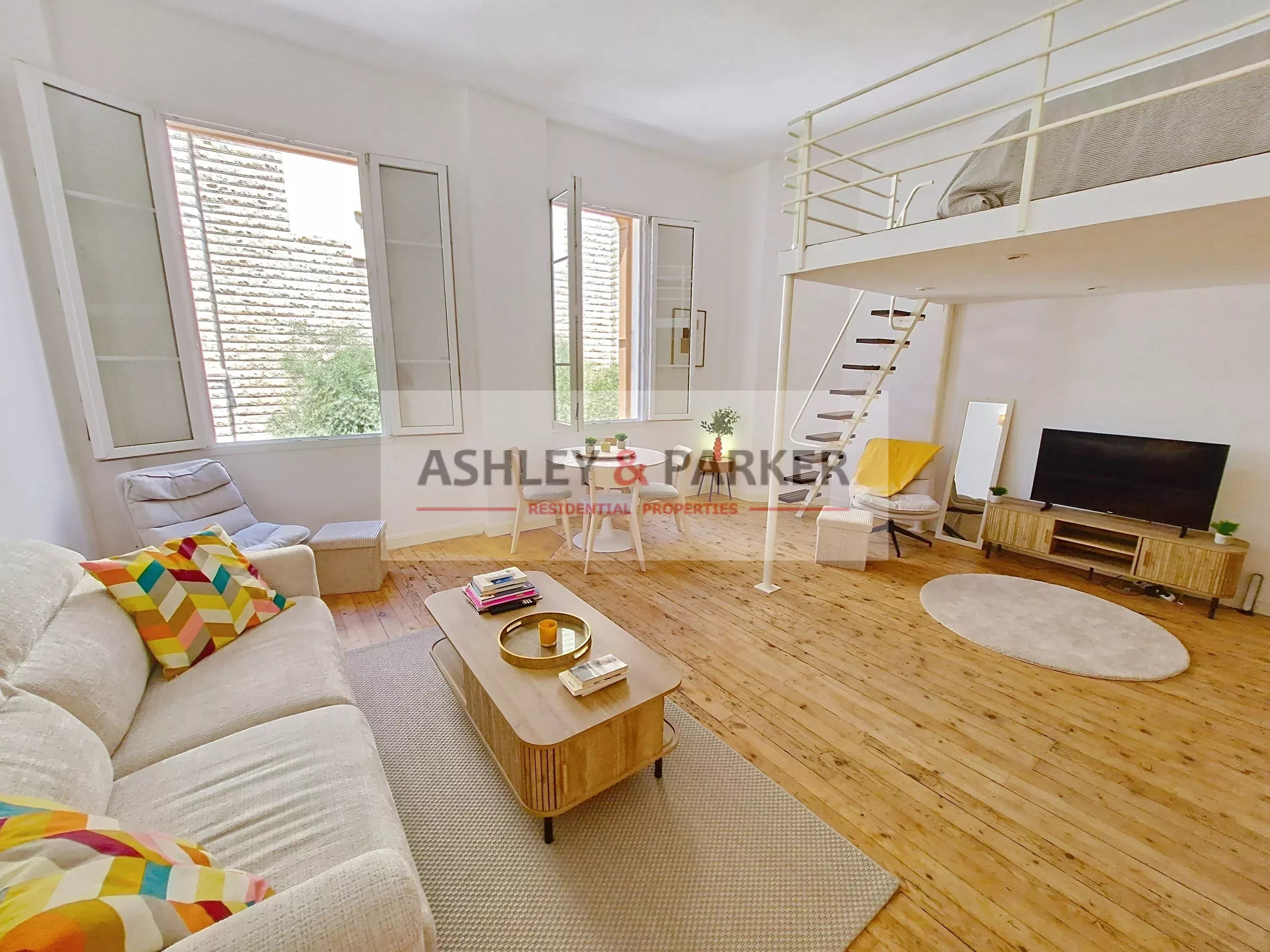 LOFT - Photo 2