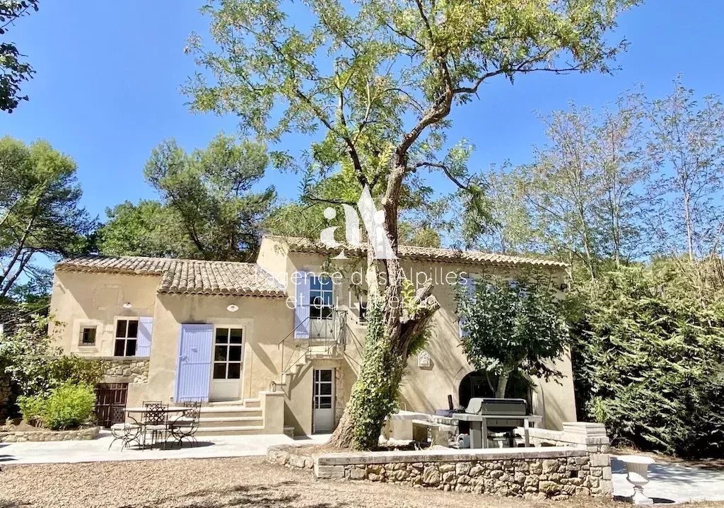 OPPÈDE- BASTIDE AU CALME AVEC PISCINE