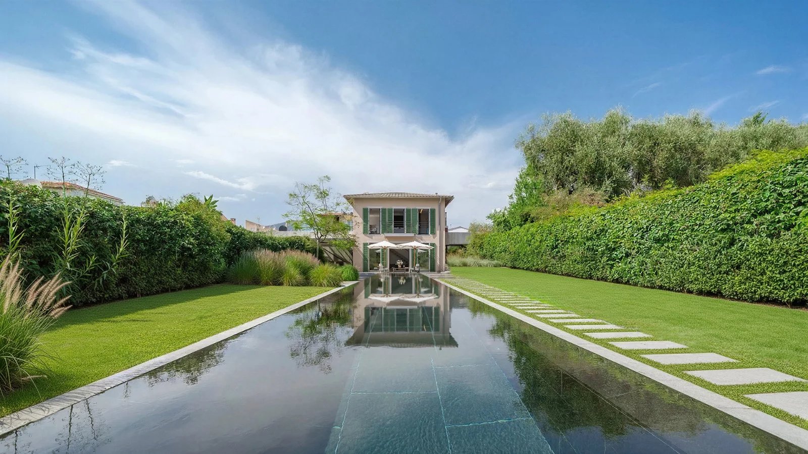 Villa de luxe de 4 chambres au centre de Saint-Jean avec terrain plat