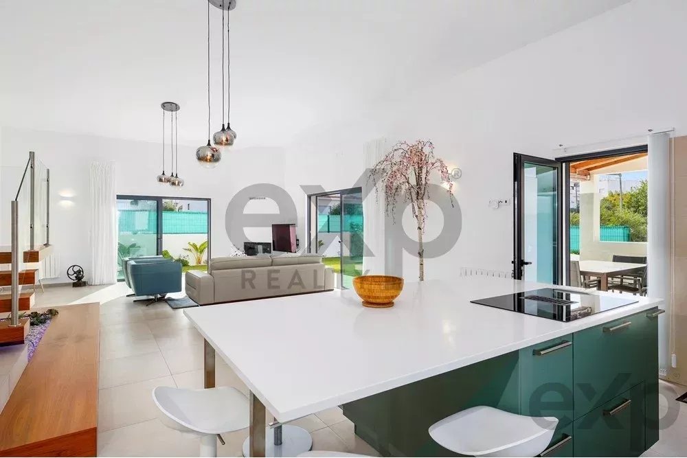 New T4 villa 5 min from Beach. 85948859 image 3