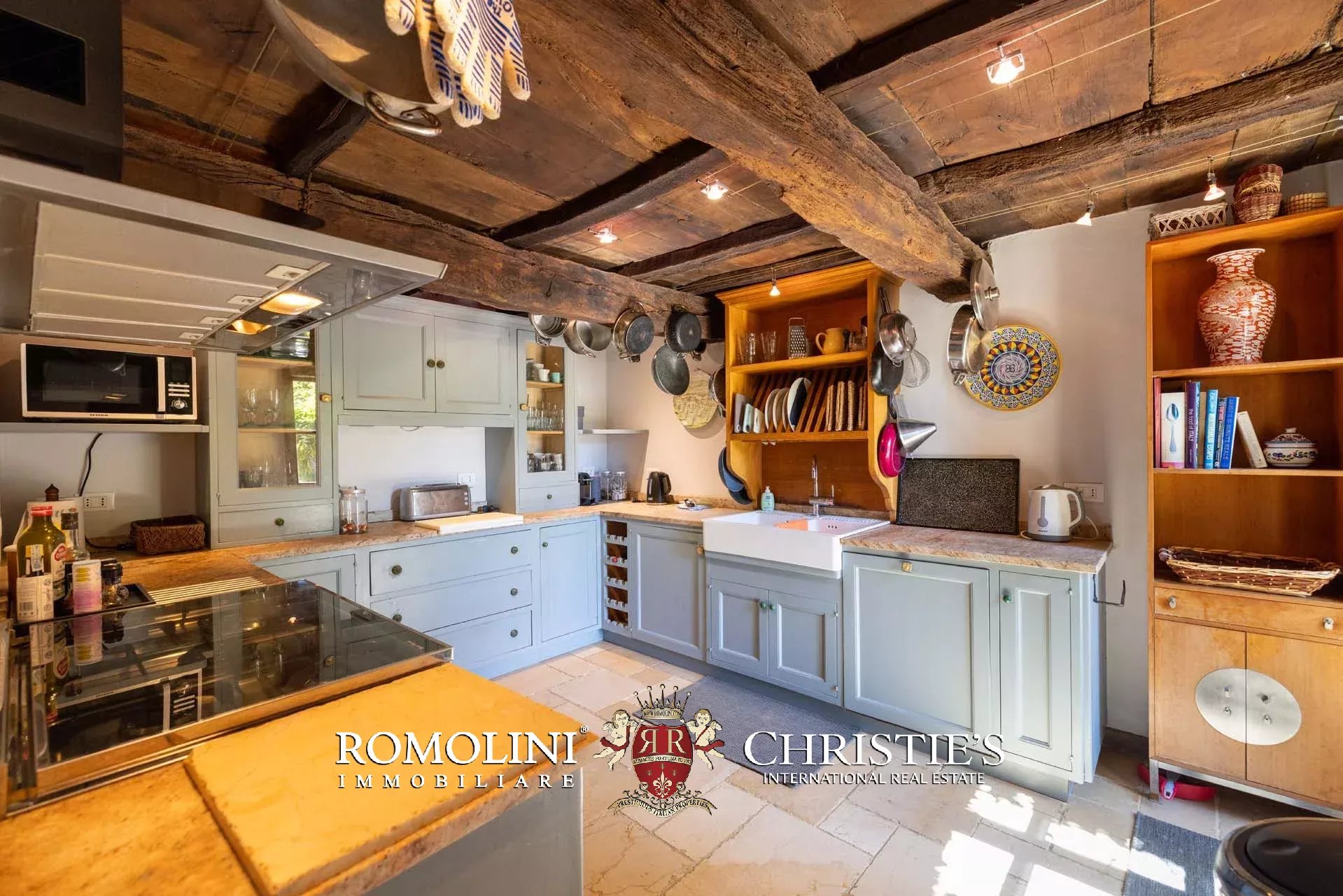 9 Bedroom Villa/Townhouse's Image 29