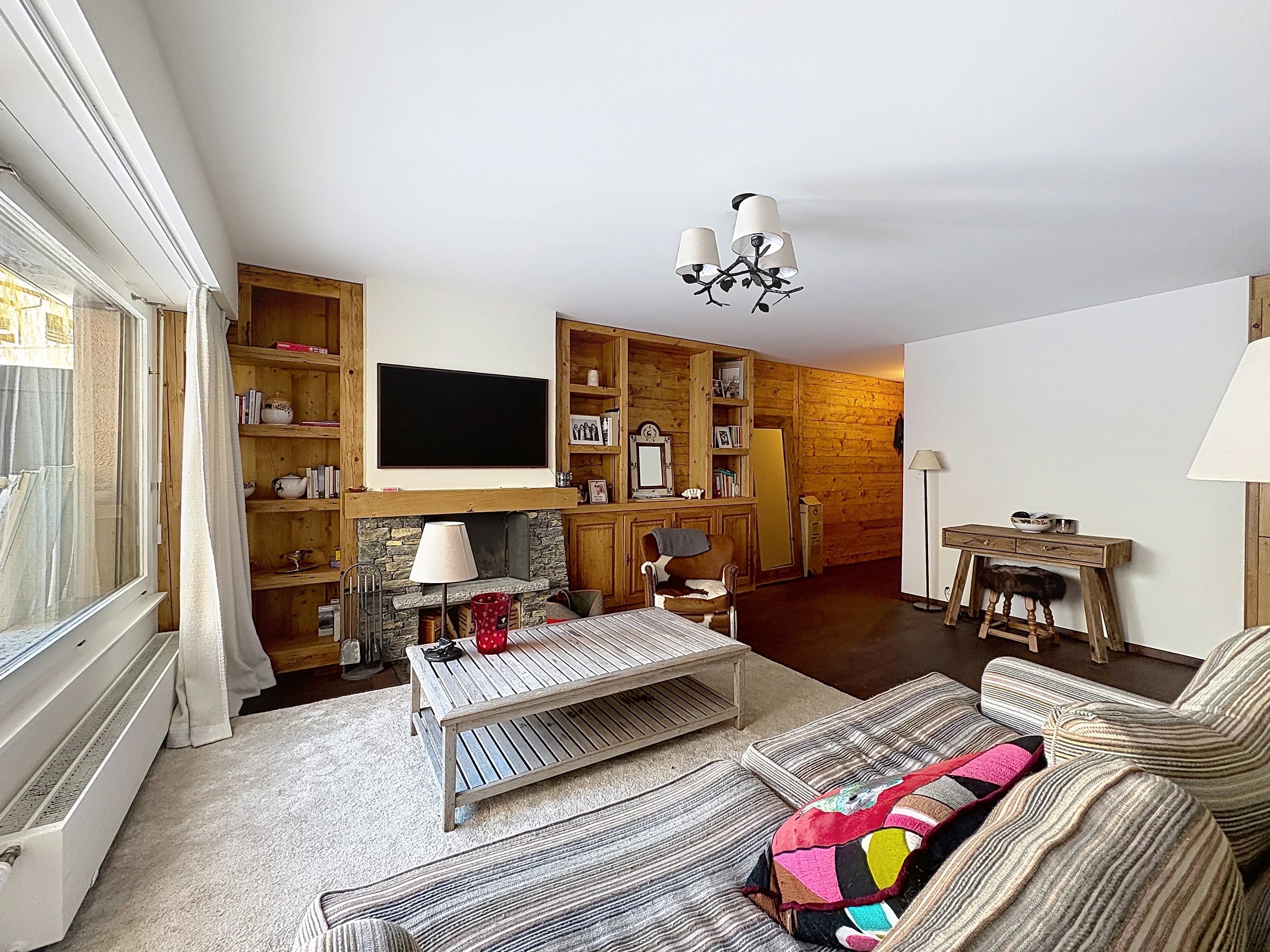 Appartement rénové en plein centre de Montana, au calme