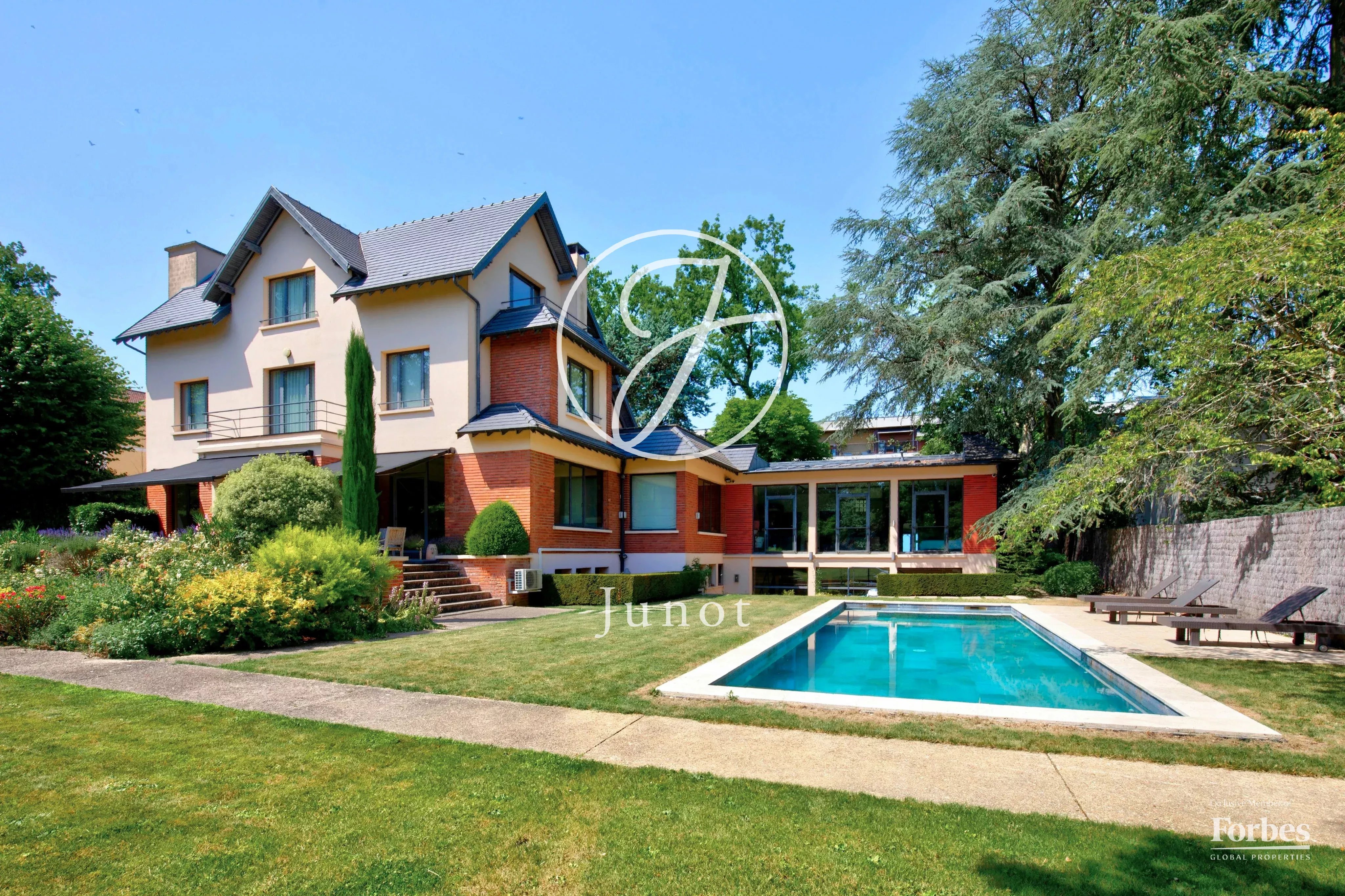 Garches - POINCARE - Maison de 584 m² - Terrain 2300 m²