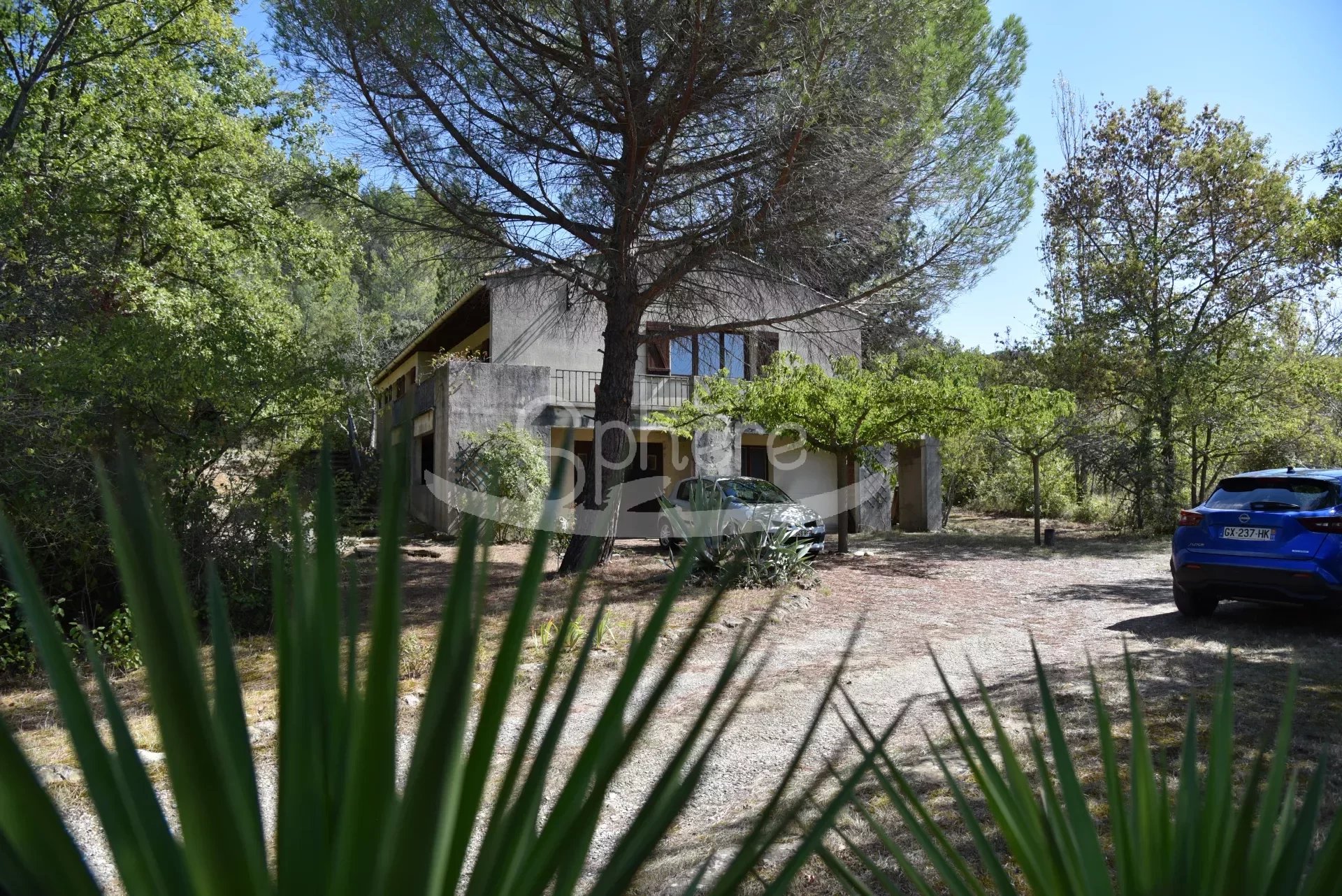 Villa avec parc de plus d'1 hectare