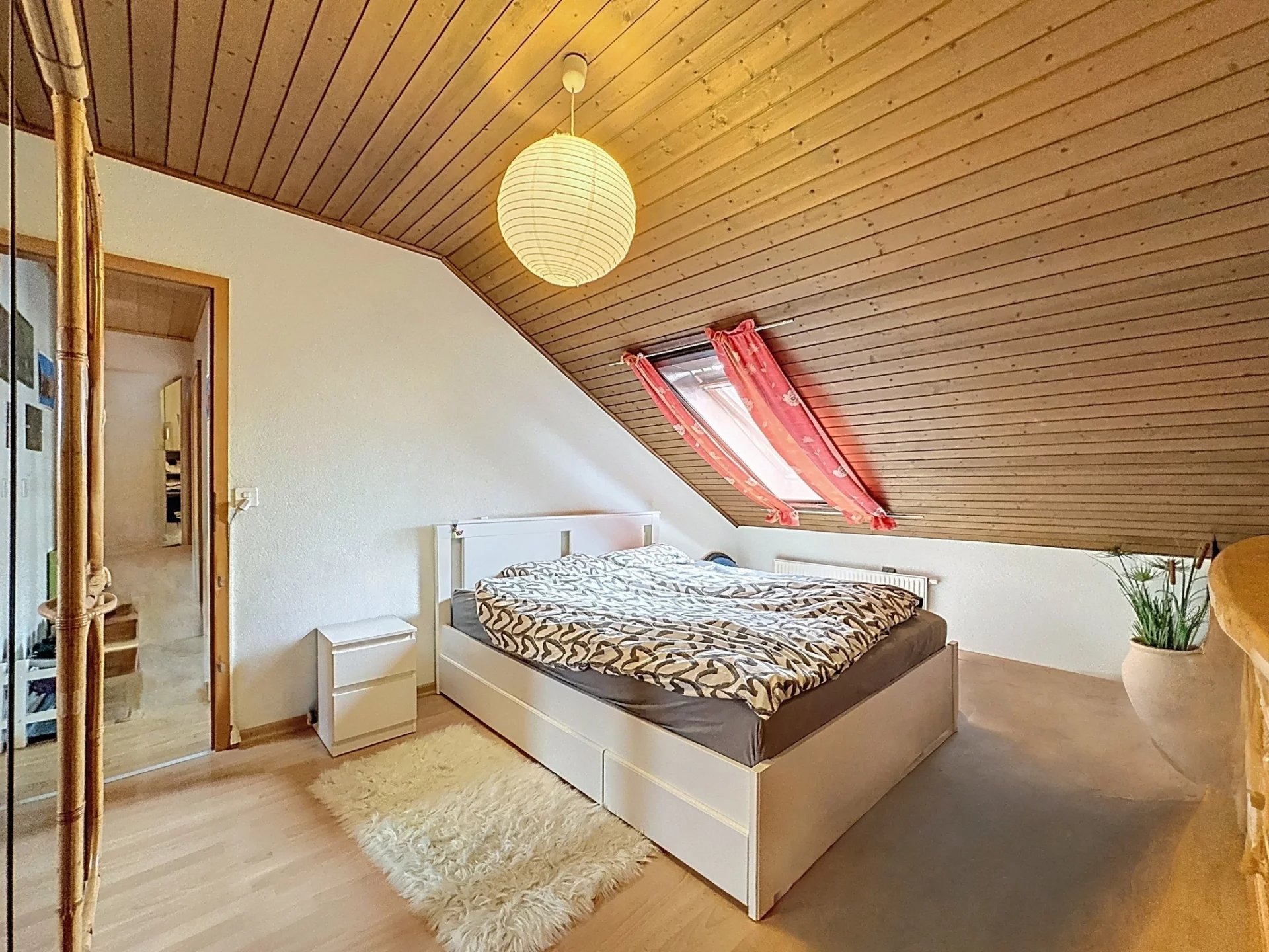 A 2 minutes à pied de la gare du LEB