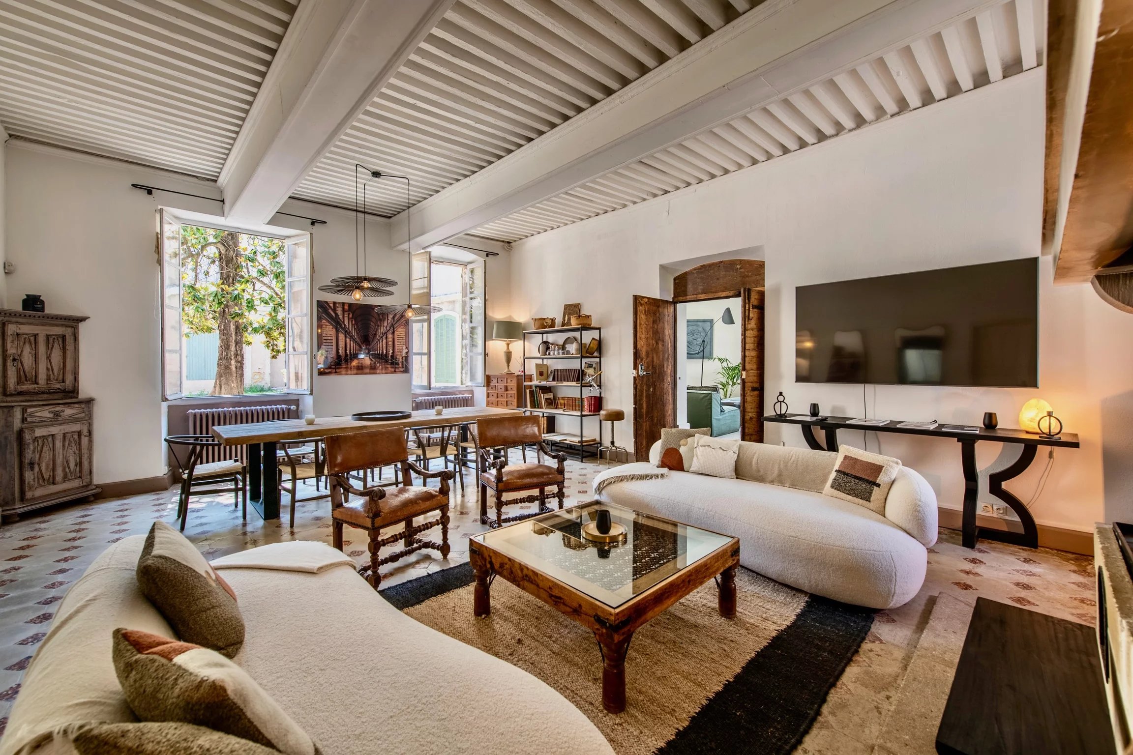 L’Isle-sur-la-Sorgue – 17th-century mansion/guest house with swimming pool. - 21434lr