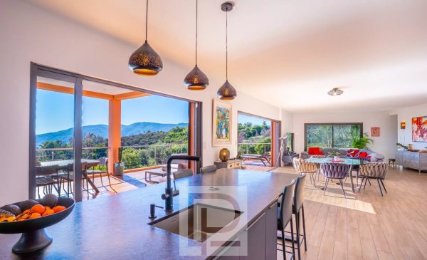 SOLE AGENT – Ideally Located Just 7 Minutes from Mougins and the French Riviera Coast — photo 4