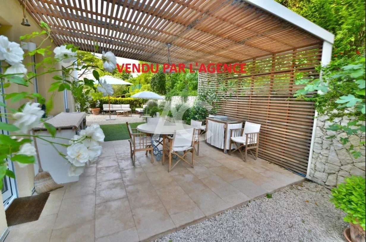 JUAN-LES-PINS  - 4 PIECES AVEC 130m² DE JARDIN