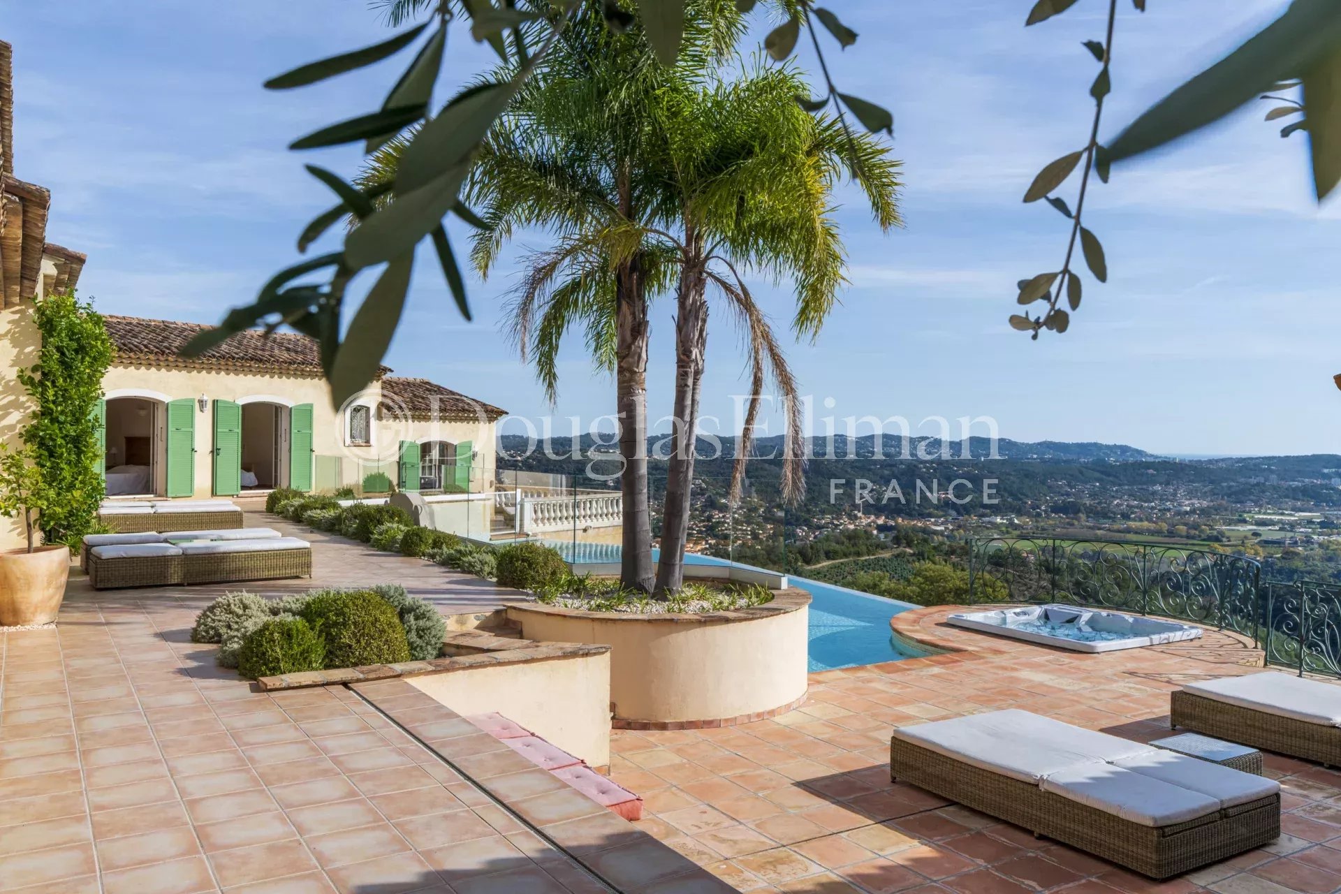 PEGOMAS – Stunning Provençal villa with sea view - Picture n°2