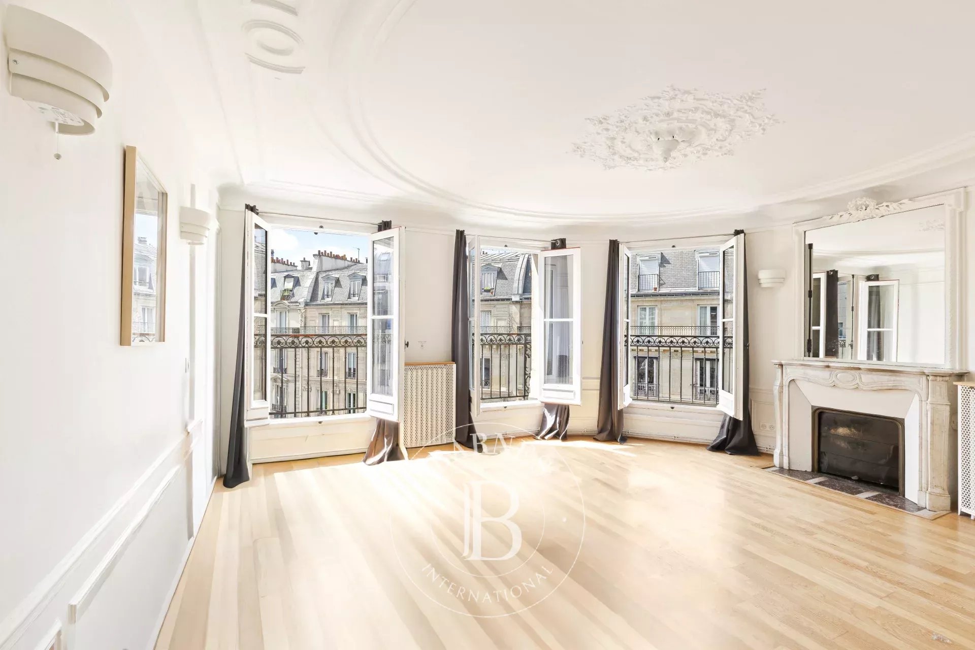 Appartement Paris 75001  -  ref 87153609 (picture 1)