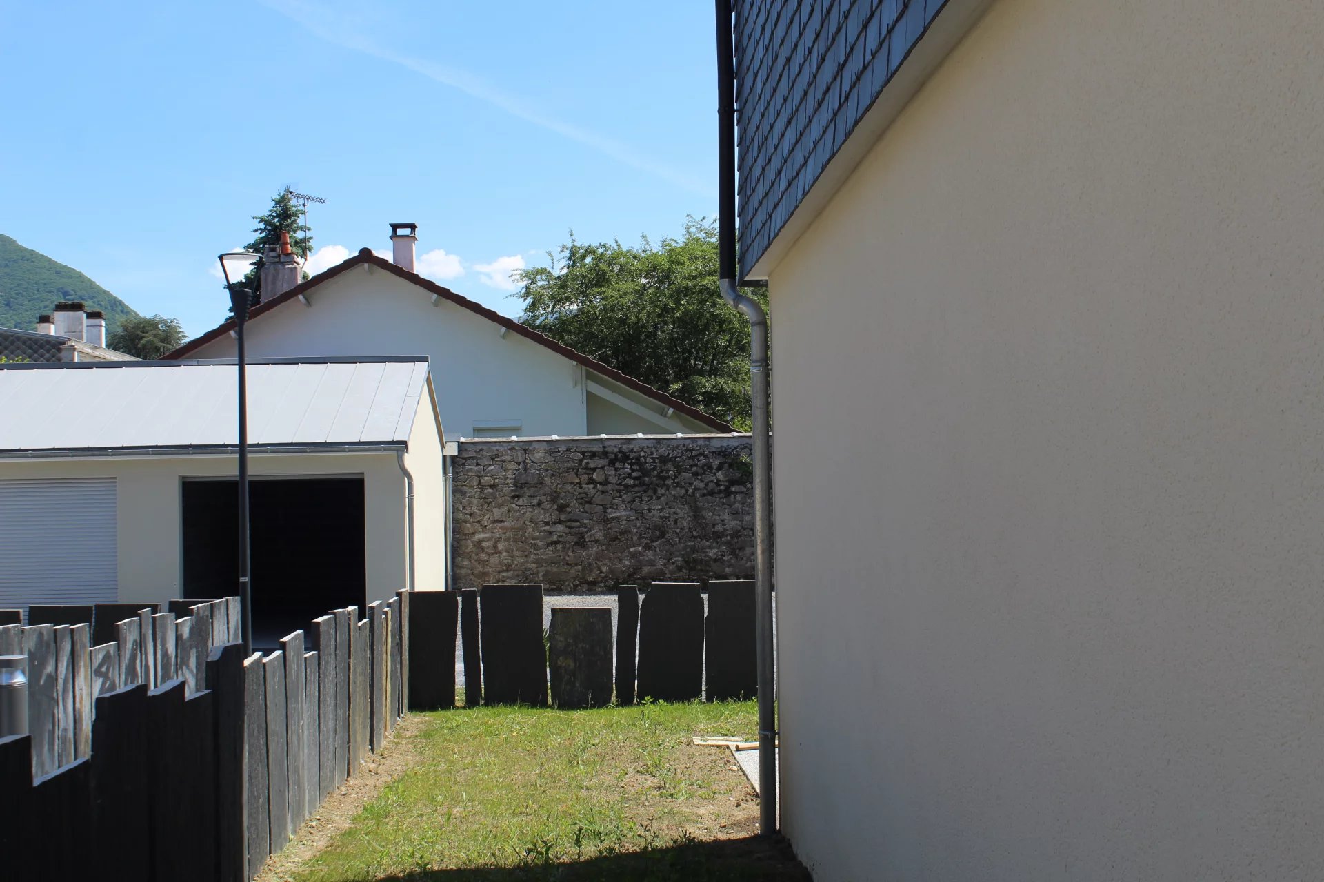 REF.1271(1) MAISON NEUVE DE TYPE 3 AVEC 200 m² DE TERRAIN PRIVATIF GARAGE ET PARKING