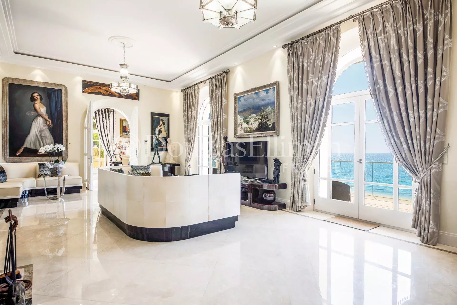 Eze-sur-mer: Exceptional Waterfront Estate on the French Riviera - Picture n°2