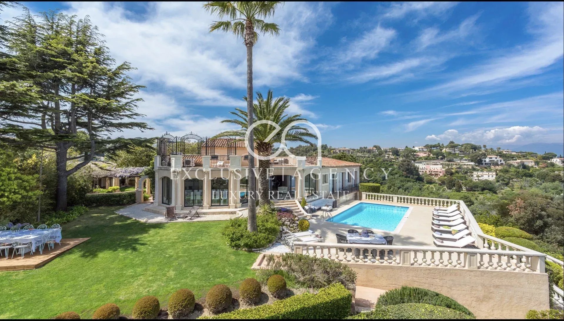 Super Cannes Villa mit 650 m² Wohnfläche und 7.600 m² Grundstück