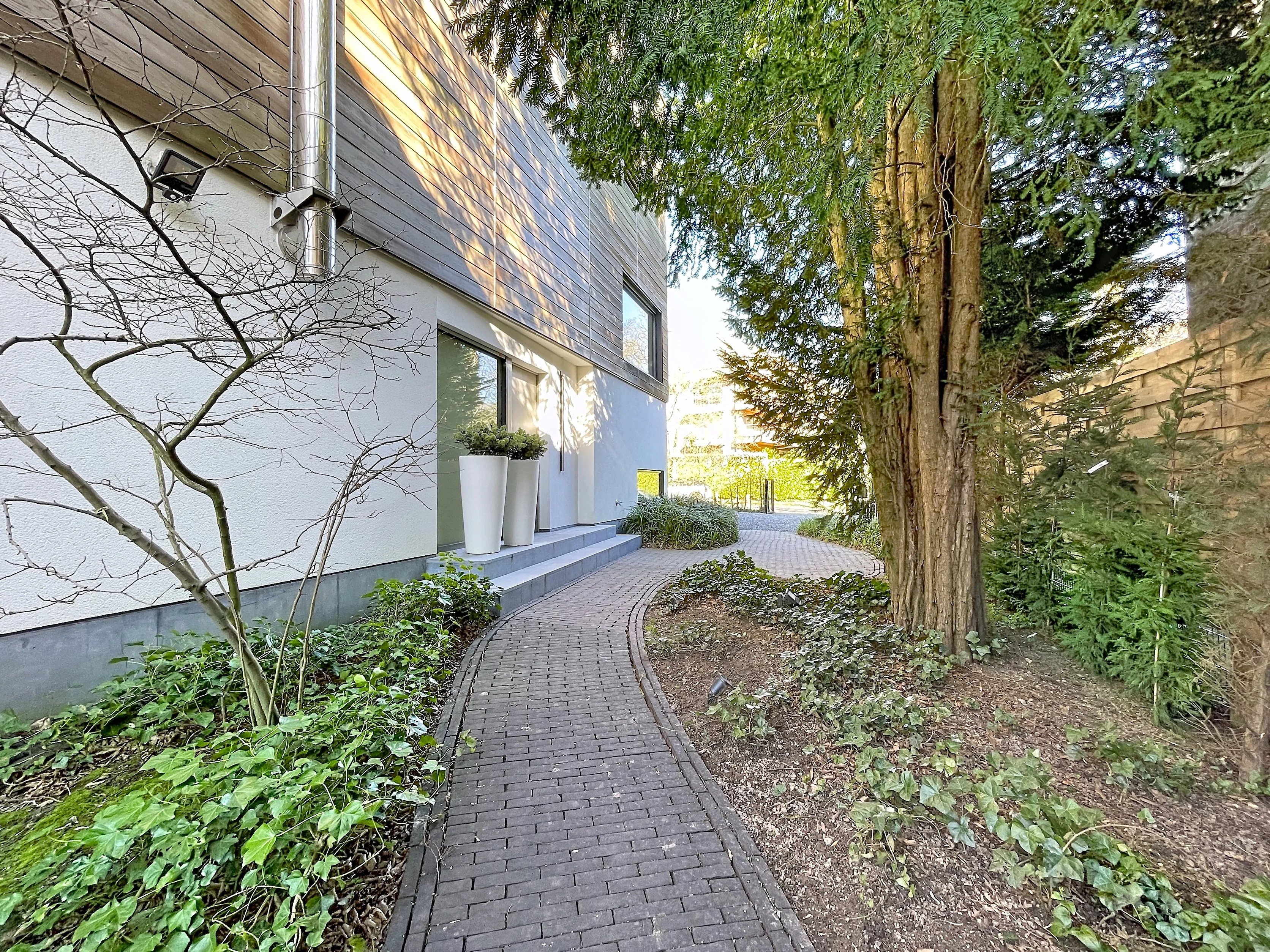 Hamoir- Maison darchitecte rénovée et baignée de lumière