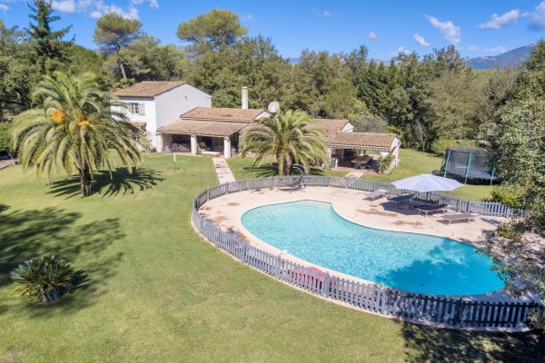 Valbonne lovely Provençal villa in closed domain, near village — photo 1