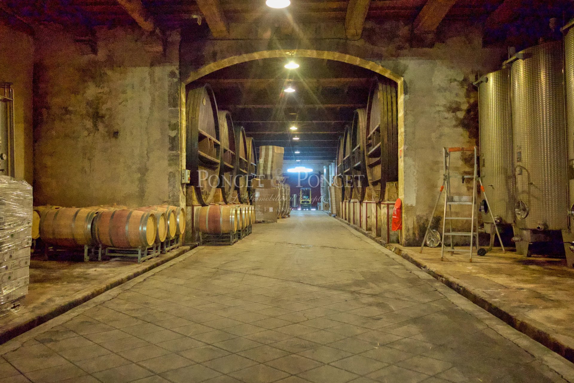 10 Bedroom Vineyard's Image 7