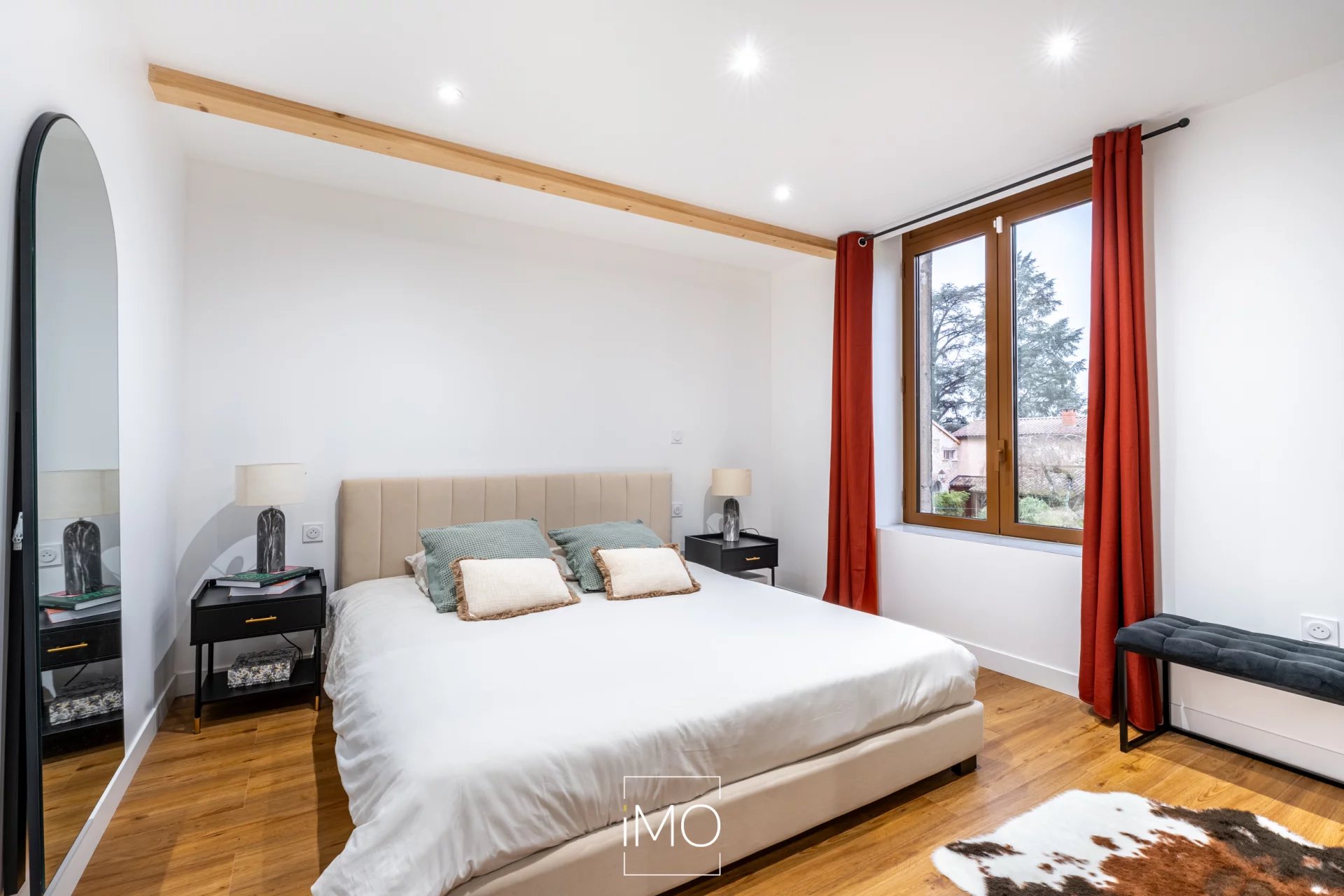 Maison en pierre rénovée avec goût – cadre privilégié et prestations de qualité