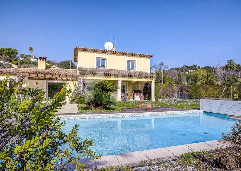 Villa for sale in Mougins — Moderne villa with pool and garden