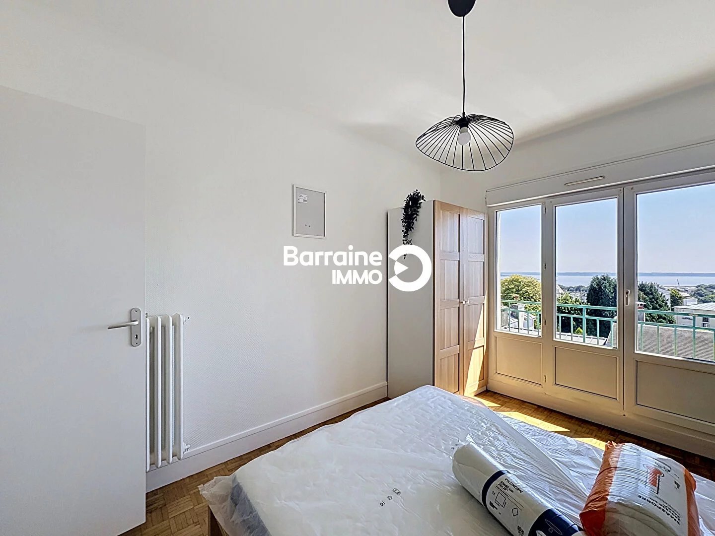 LOCATION MEUBLE BREST APPARTEMENT T5 RÉNOVÉ  AVEC GARAGE  VUE MER