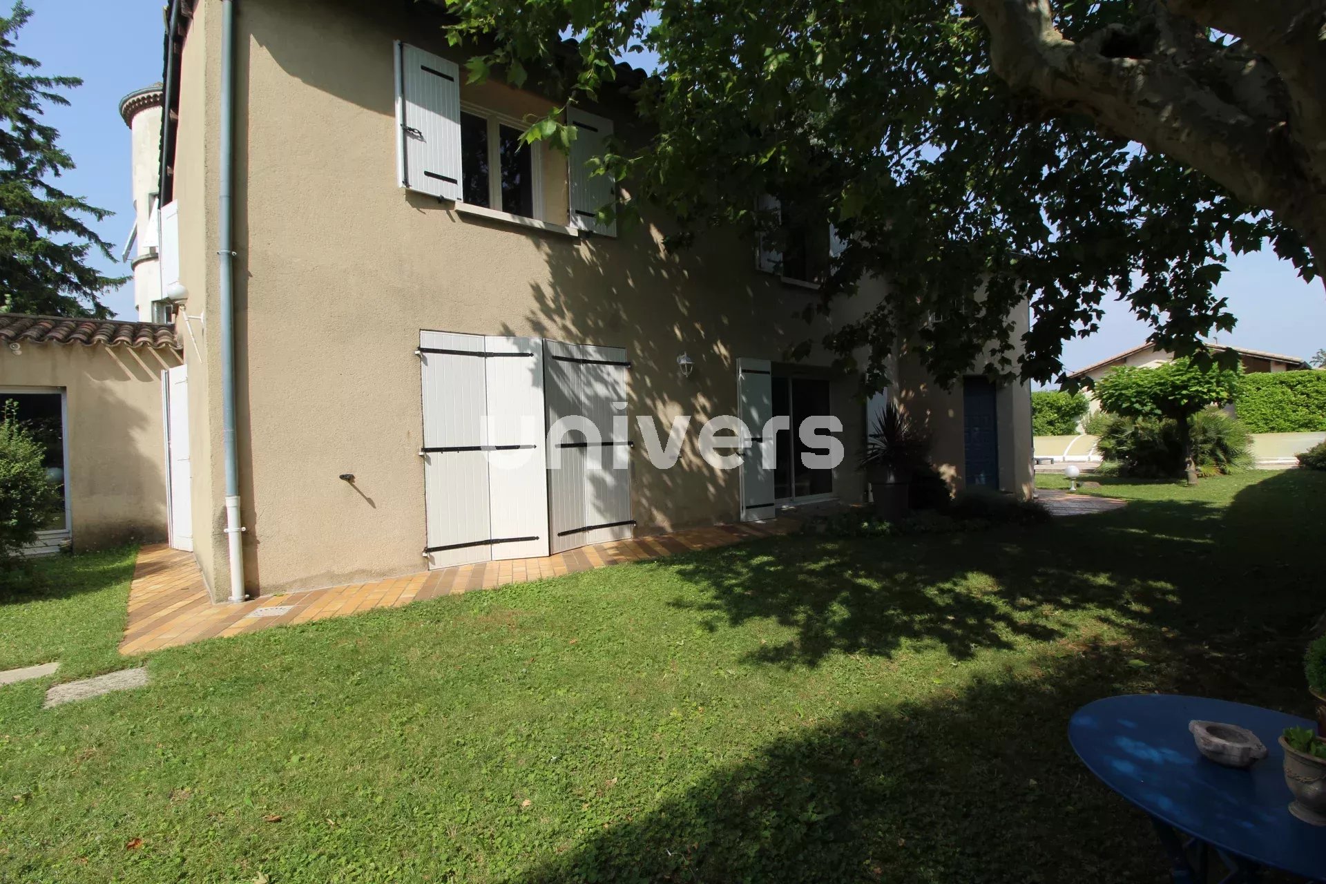 VALENCE MAISON de Caractère de 160 m² avec piscine et terrain de 865 m²