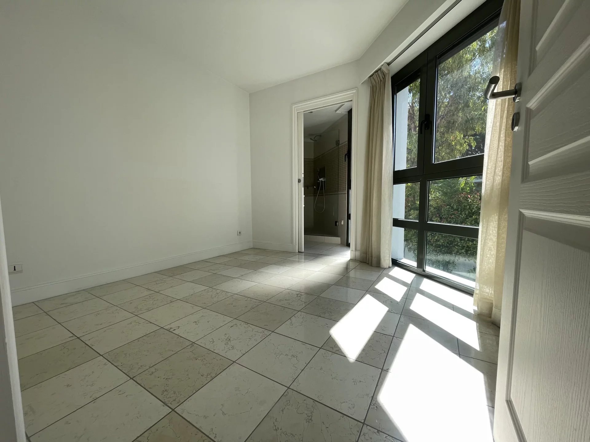 Appartement de Luxe avec terrasse et Vue Panoramique de la Mer - Bord du mer à 100 métres  - Cap d'Antibes