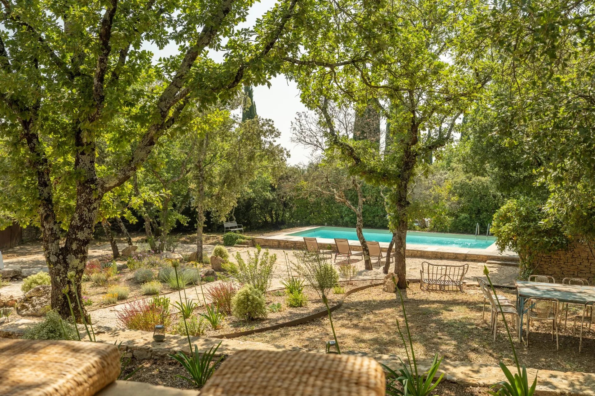 Gordes - Renovated stone house with swimming pool near the village