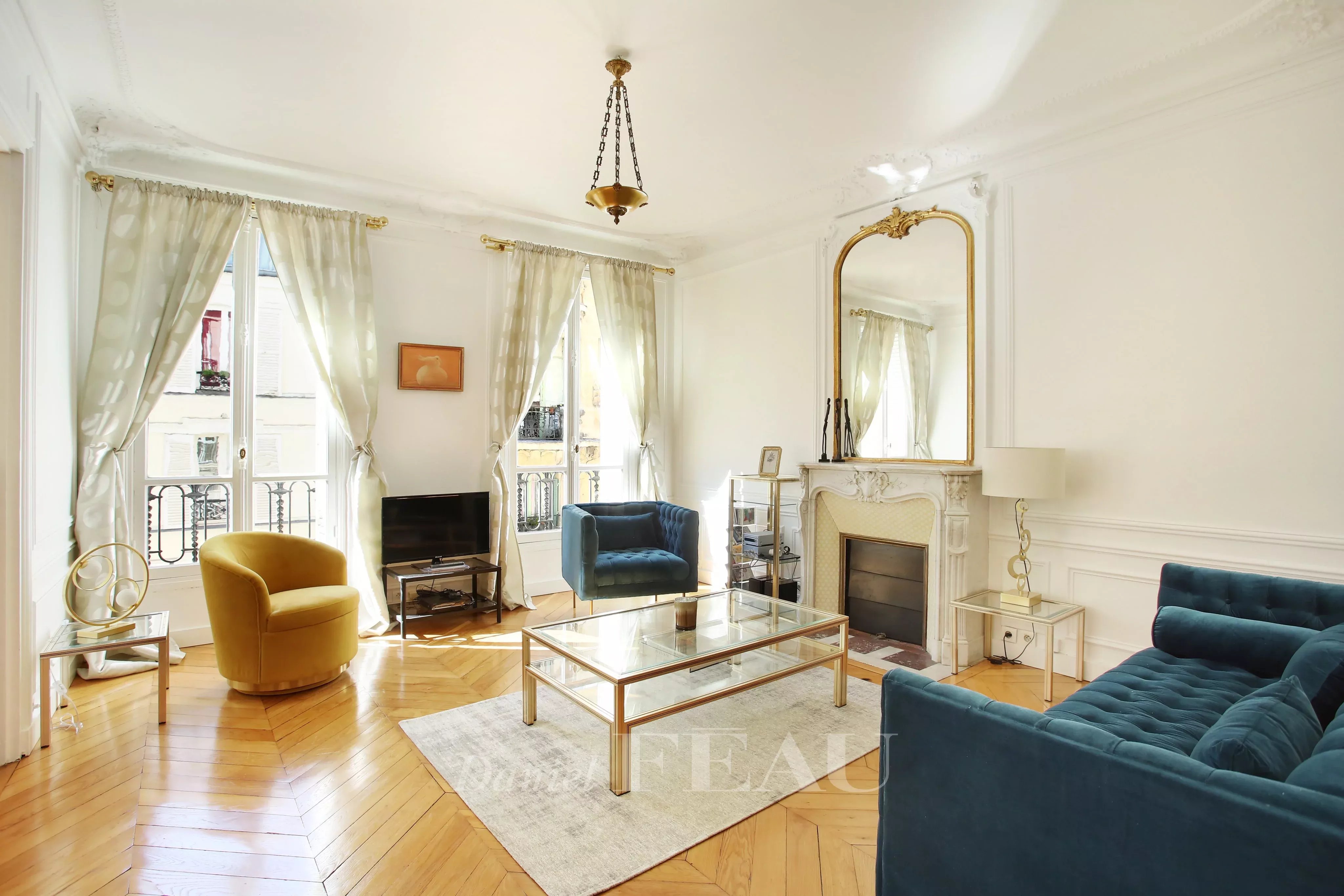 Living-room Wooden floor Fireplace