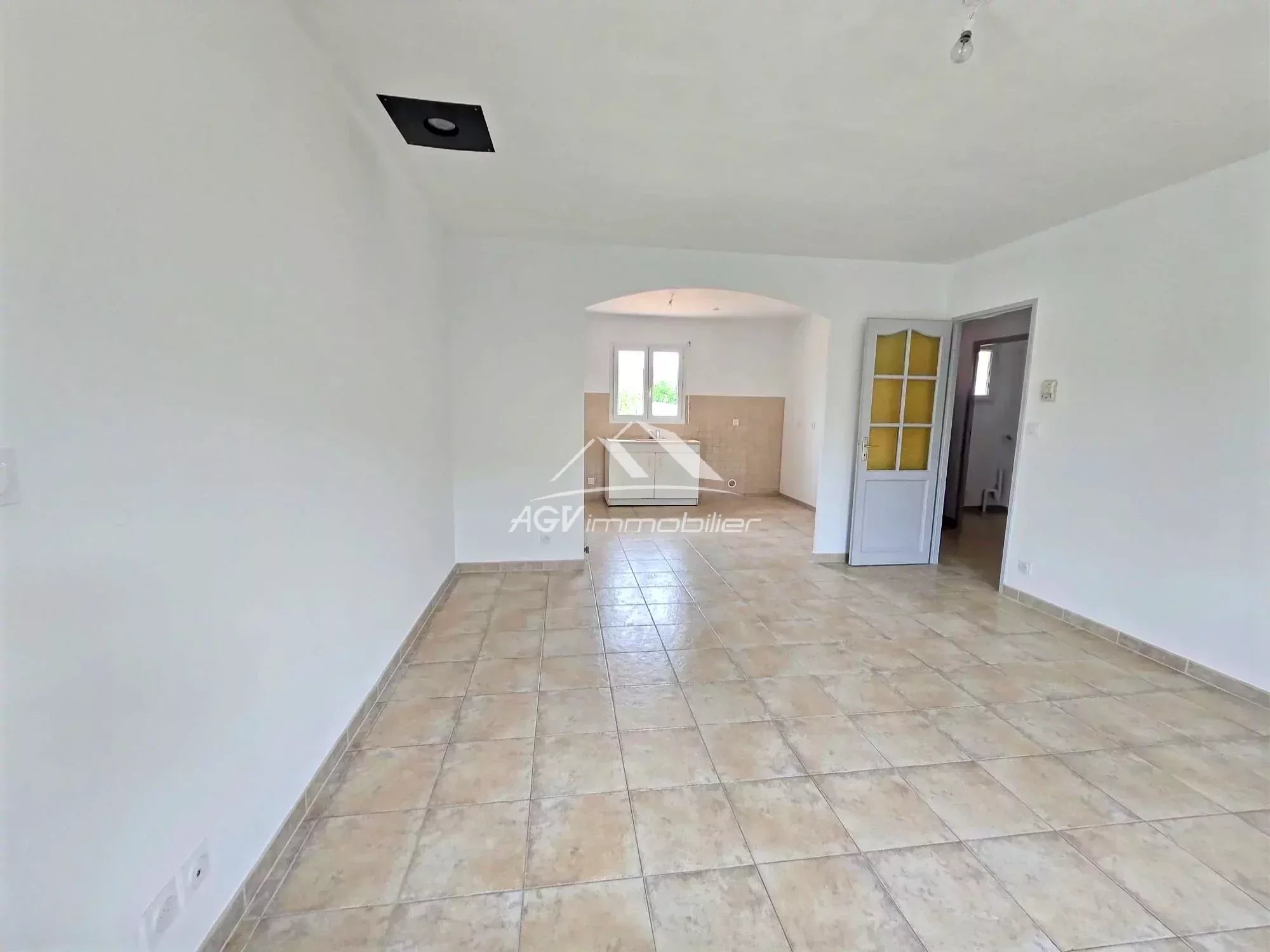 Maison de plain-pied, 3 chambres, garage