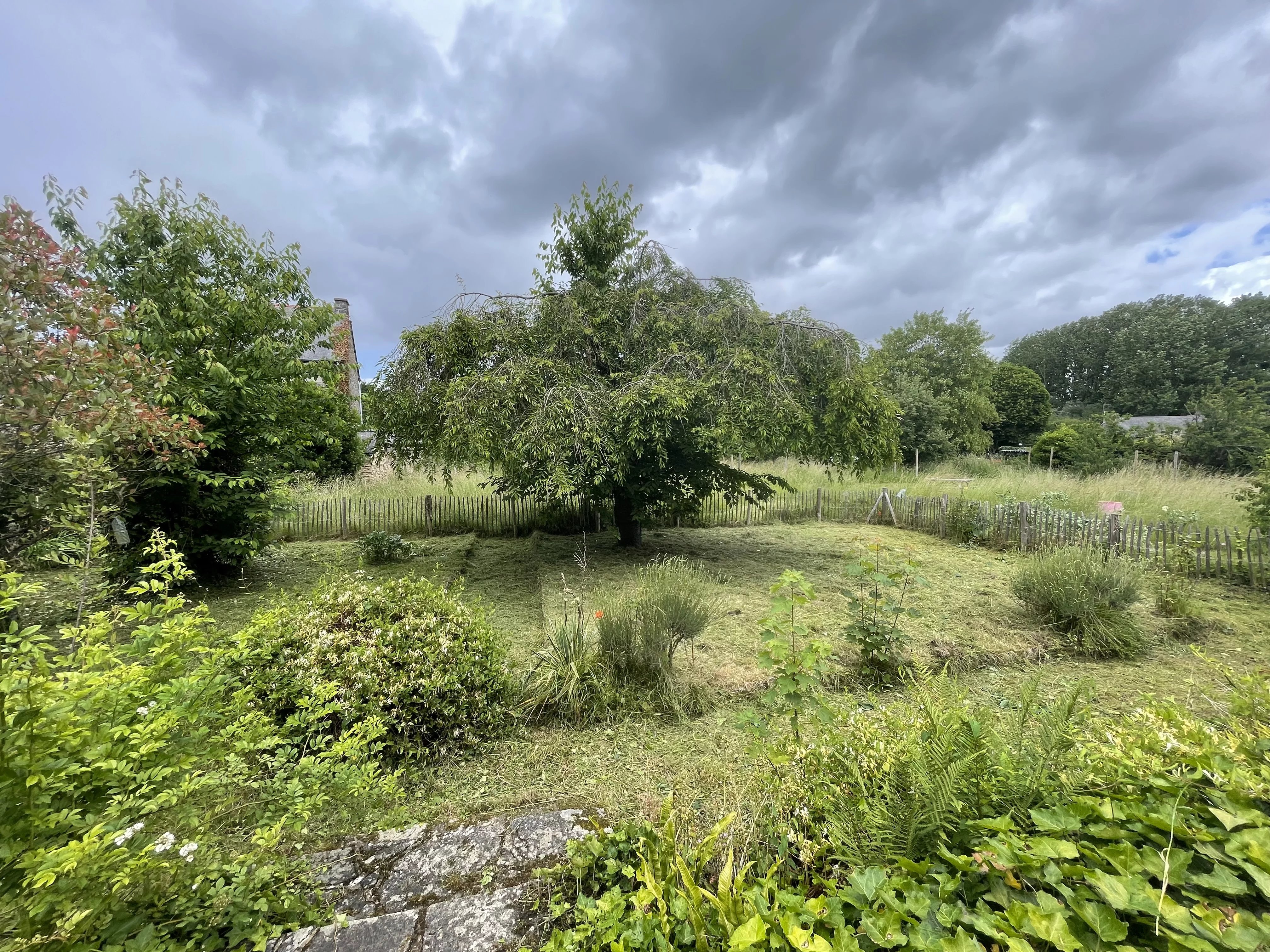 Maison en pierre 155 m² – Centre d’Évran – 4 chambres – Jardin – Idéal famille, gîte ou chambres d’hôtes près du canal d’Ille-et-Rance.