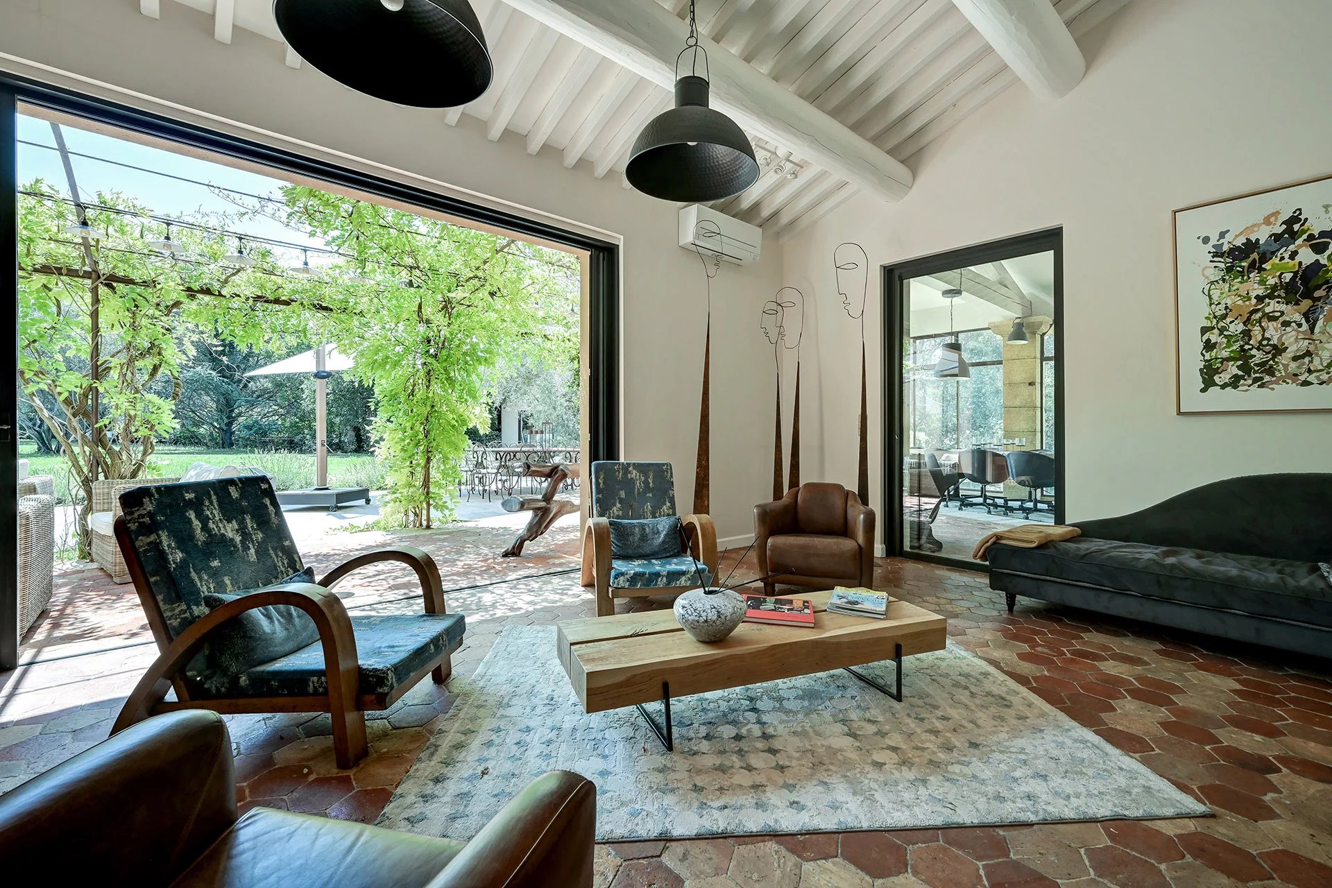 A few minutes from the heart of Aix-en-Provence – Exceptional 12-room property of 650 m² on 1.2 hectares