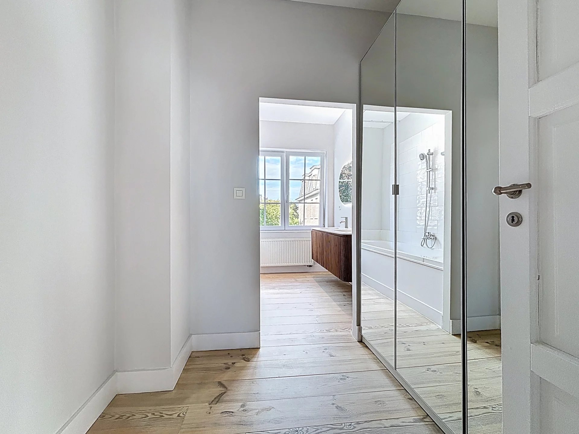 Appartement de caractère rénové de 125 m2 deux chambres terrasse