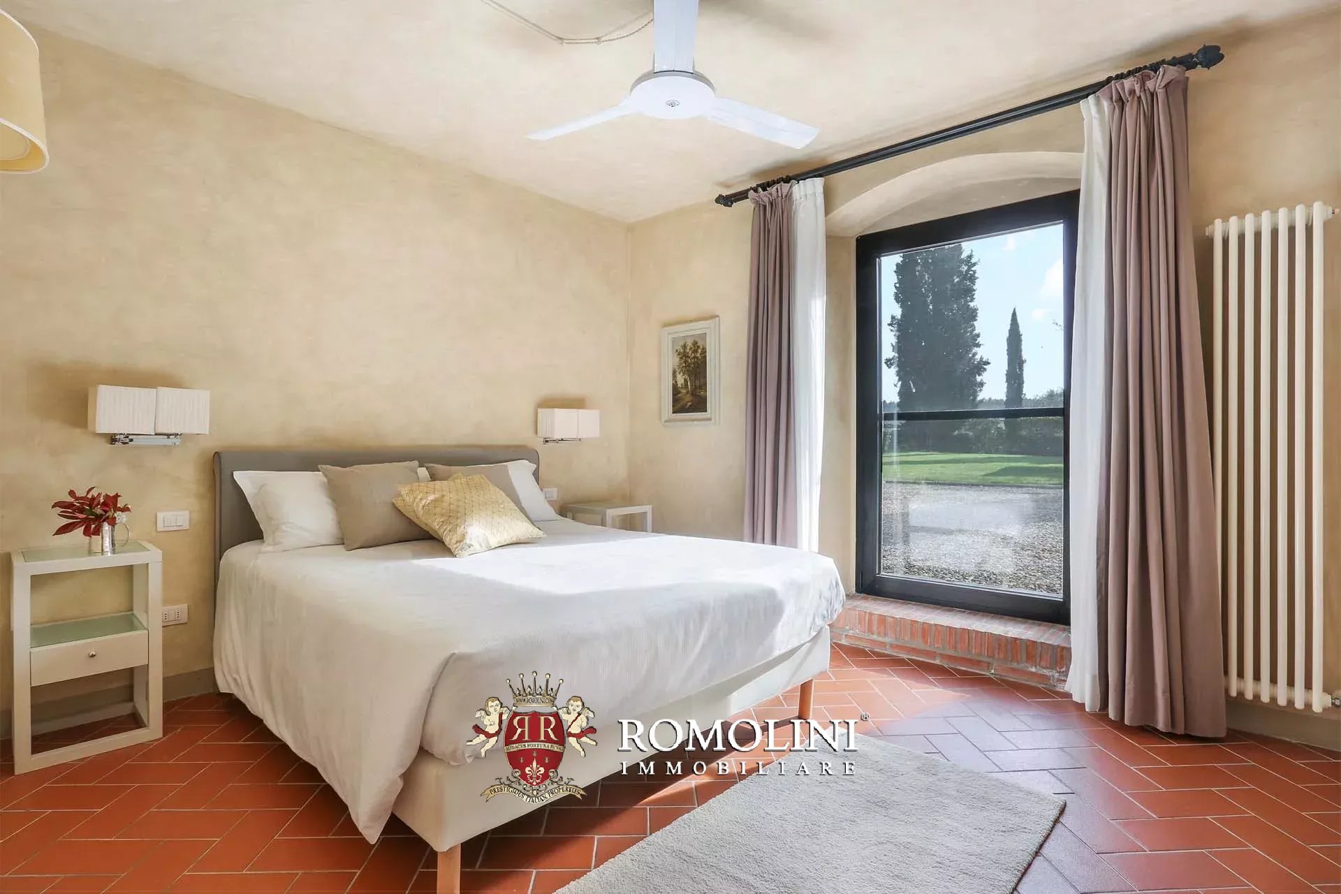 25 Bedroom Vineyard's Image 128