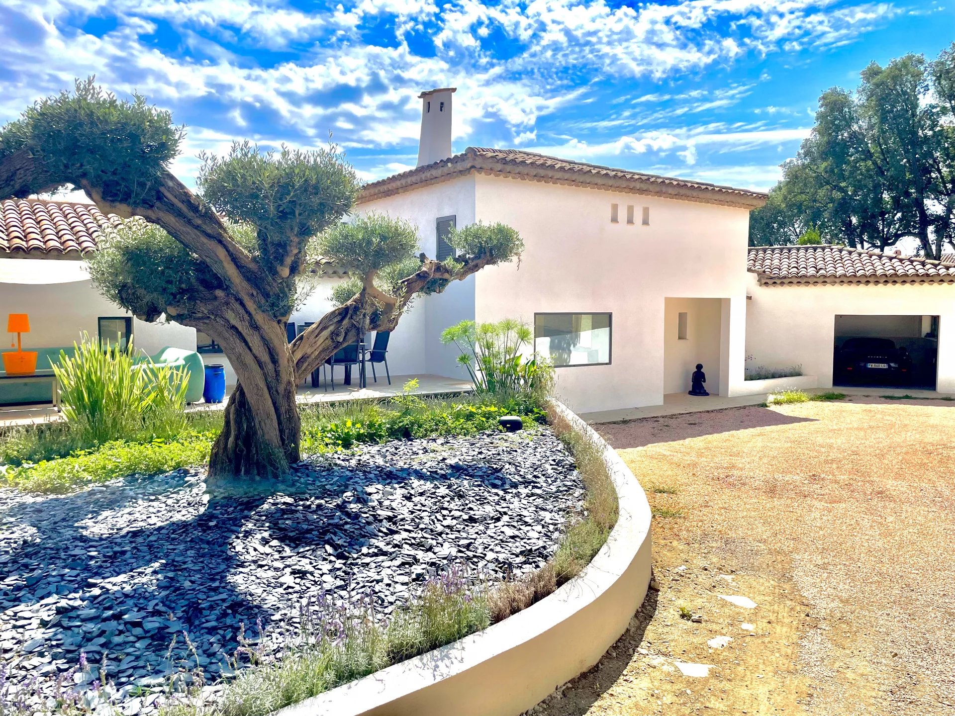 VILLA avec piscine au CALME ABSOLU