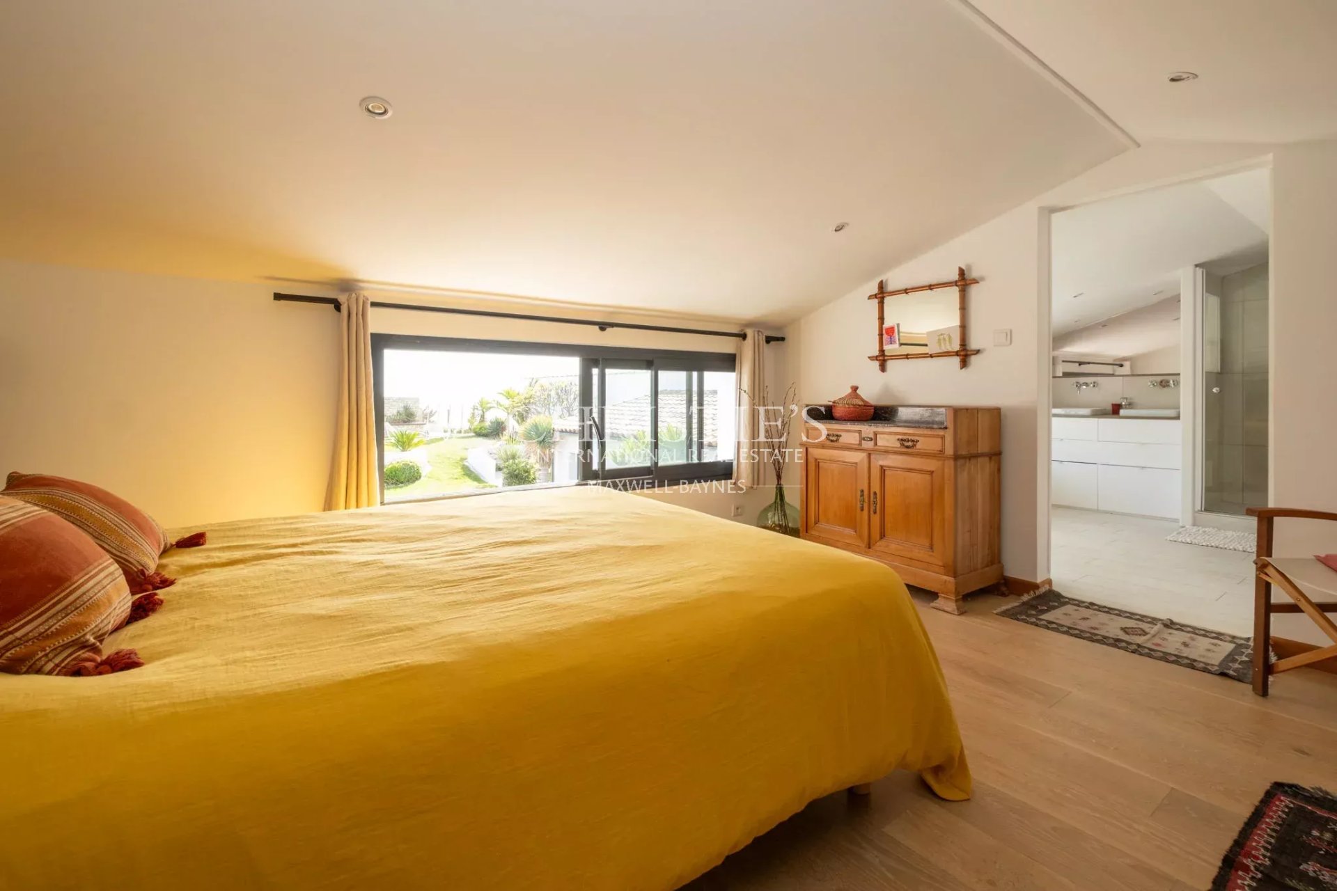 4 Bedroom Villa/Townhouse's Image 3
