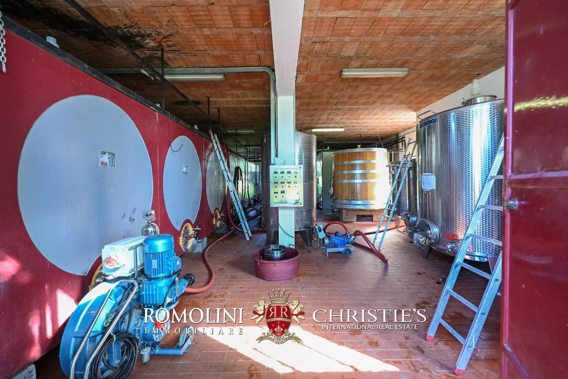 17 Bedroom Vineyard's Image 46