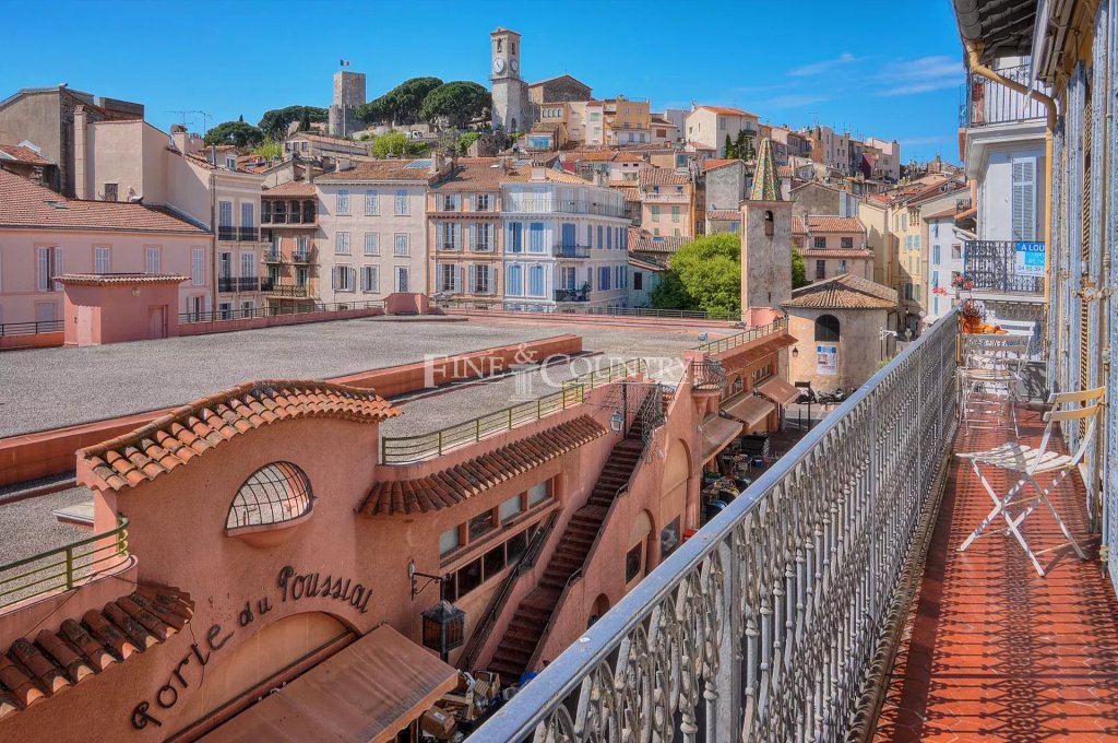 Apartment for sale in Cannes — Bourgeois Apartment For Sale in Cannes
