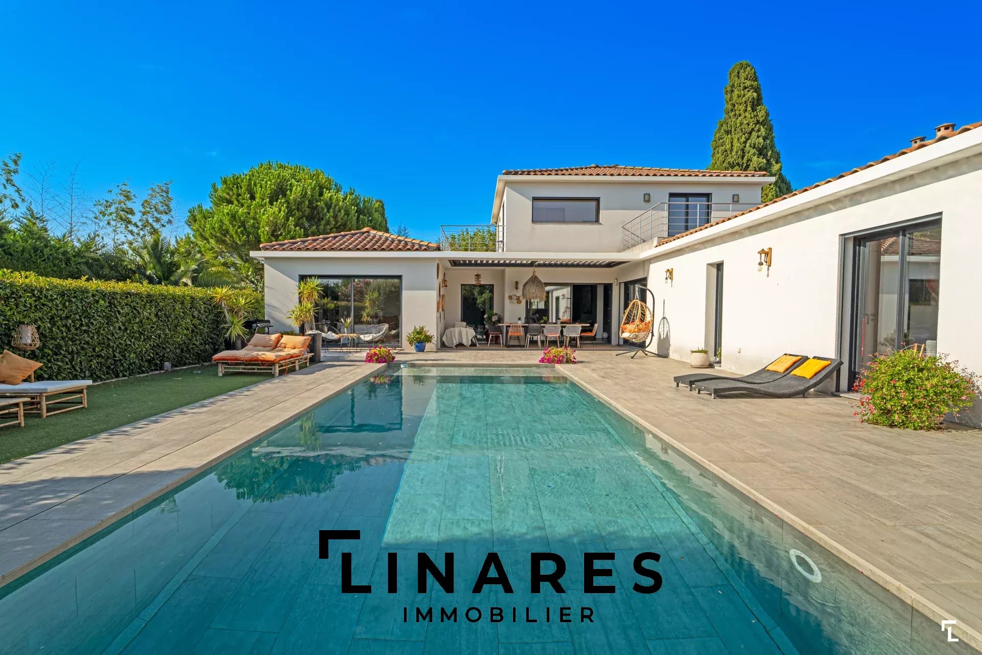 LA SOPHISTIQUÉE - Villa T7 de 245m² - Piscine - Terrain de 1000m² - 13190 ALLAUCH