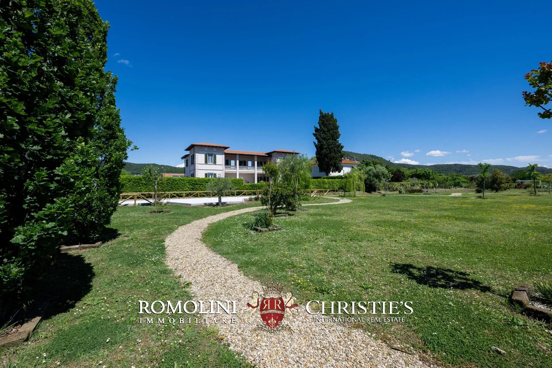 6 Bedroom Villa/Townhouse's Image 16