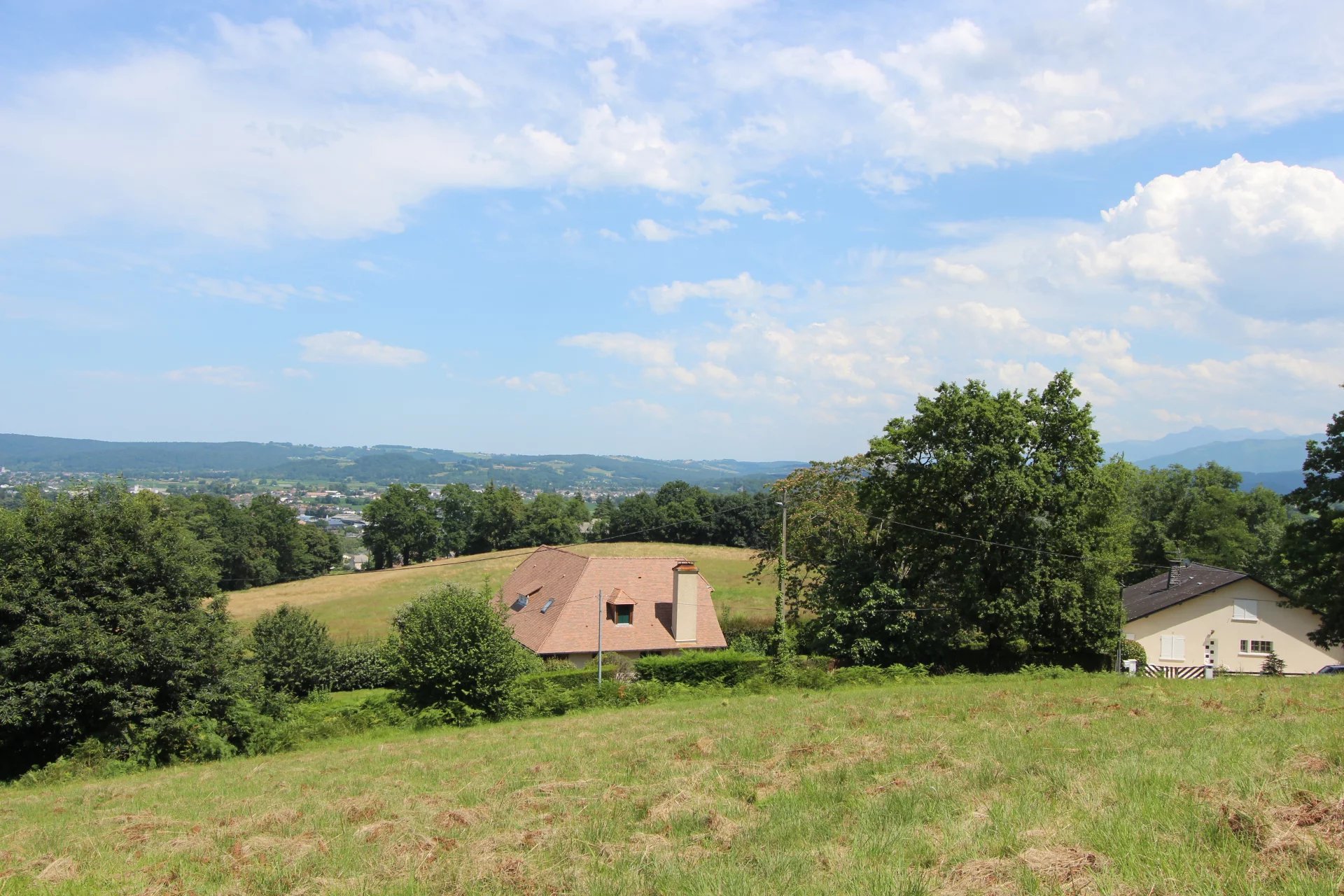 EXCLUSIVITE, NAY, A VENDRE, Terrain de 1670 m² à viabilisé avec vue dégagée