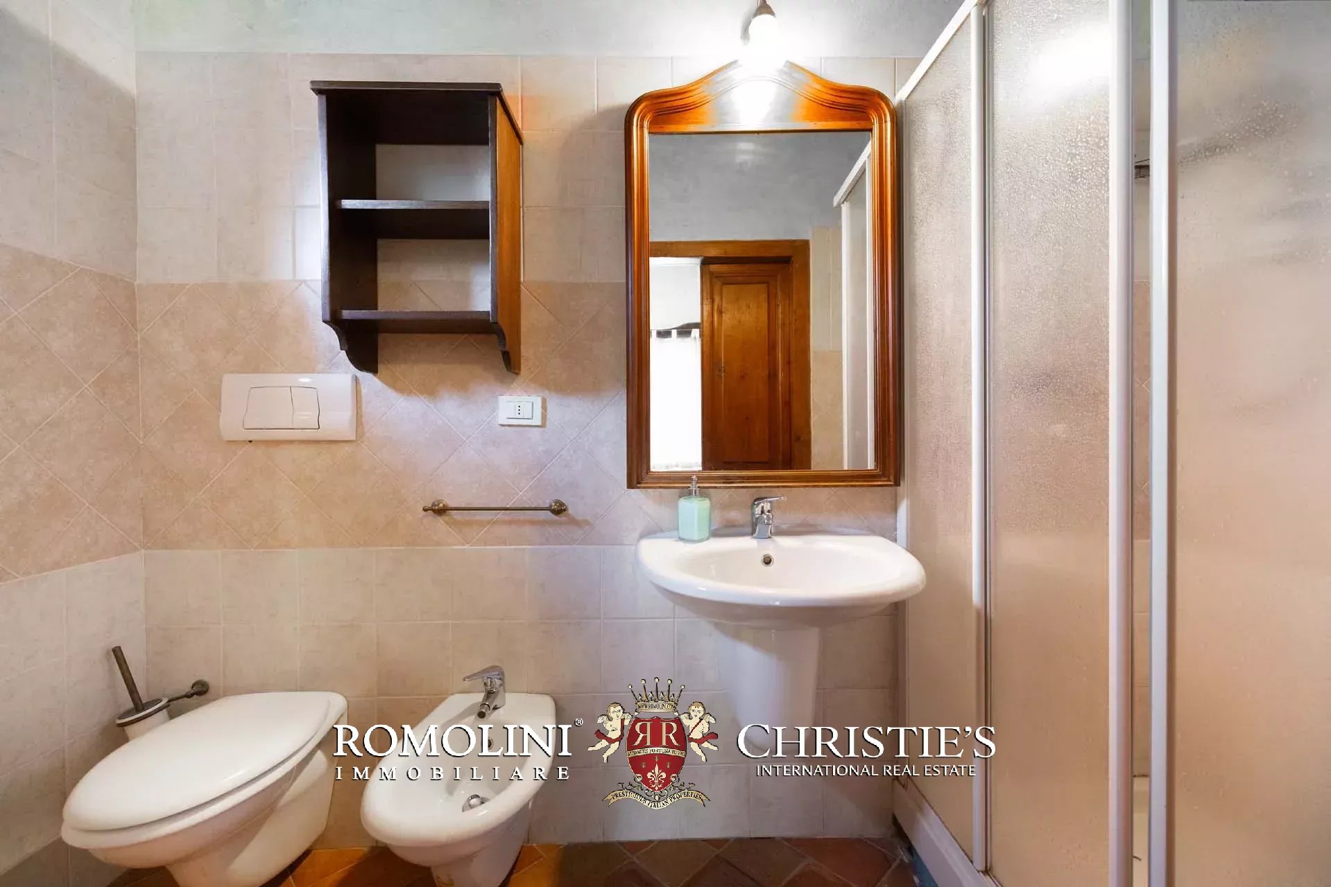 6 Bedroom Villa/Townhouse's Image 52