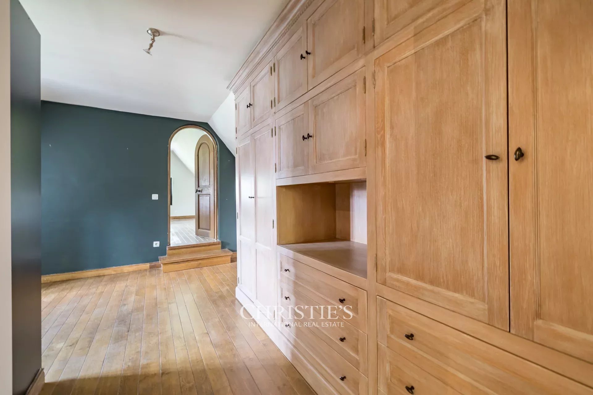 OPTIE - Lasne - Klassieke villa met bijgebouw op 75 are