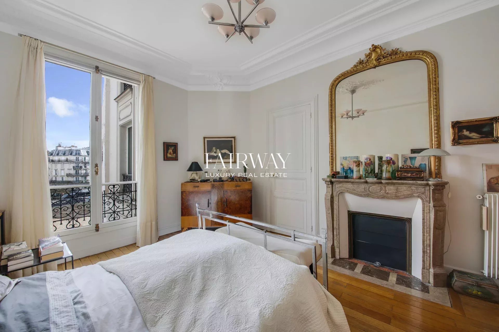 Appartement familial de standing de 6 pièces et 165m² avec double réception près du Parc Monceau, 17ème arrondissement de Paris