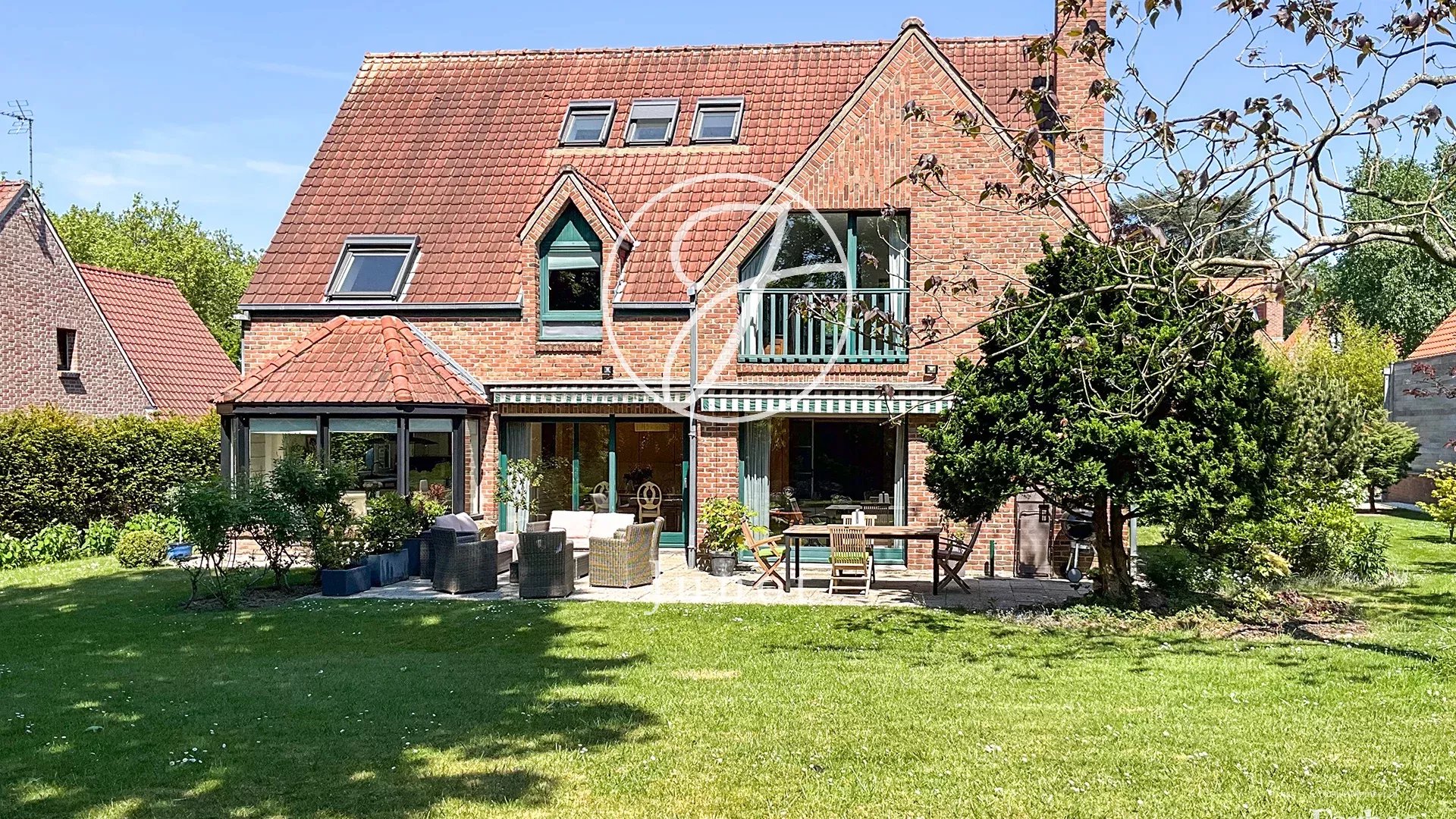 Mouvaux - FAIDHERBE - Maison à vendre - 9 pièces - 246,76m² - 6 chambres - jardin - Garage - Stationnements.