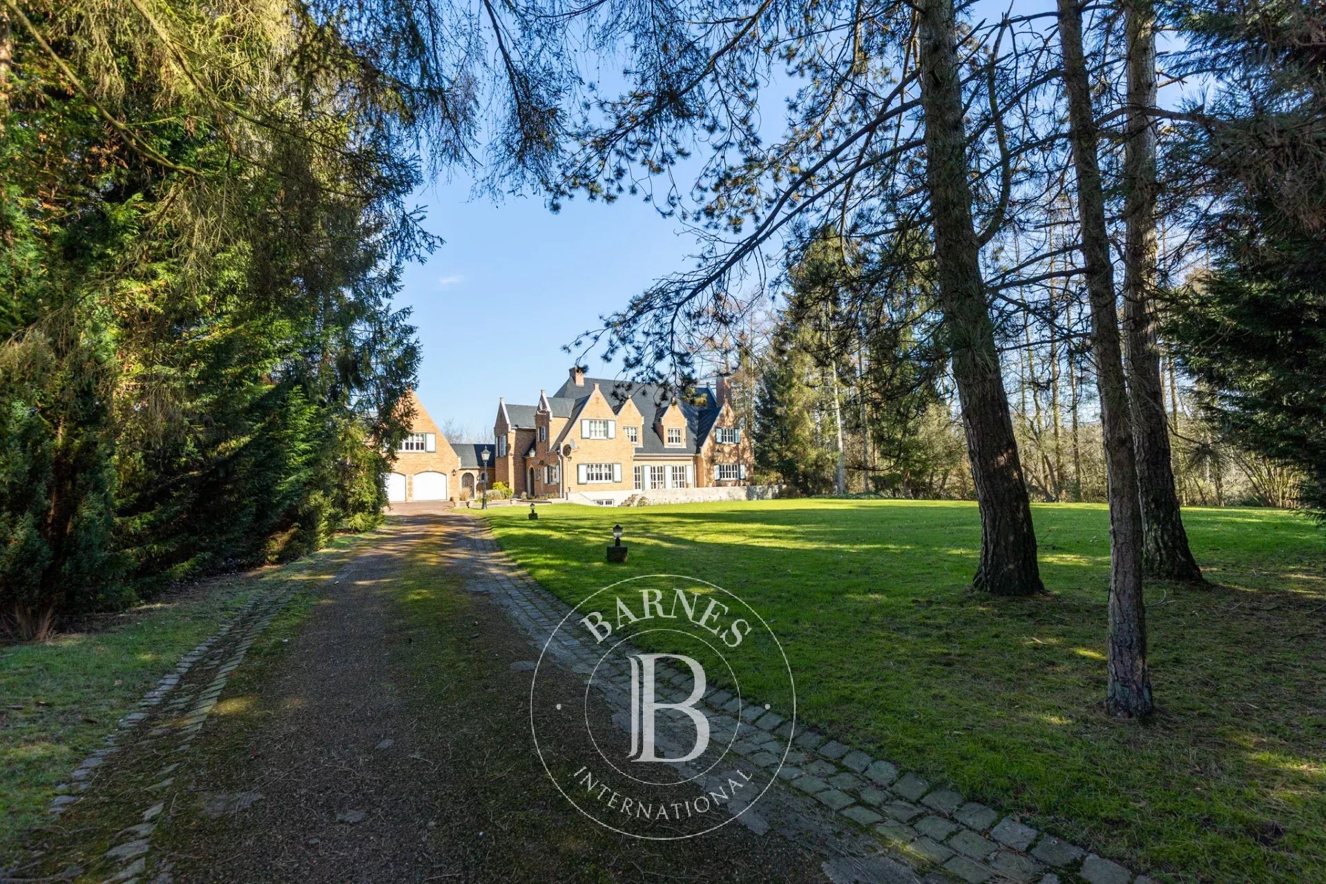 Sumptuous villa in the pleasant district of Faubourg