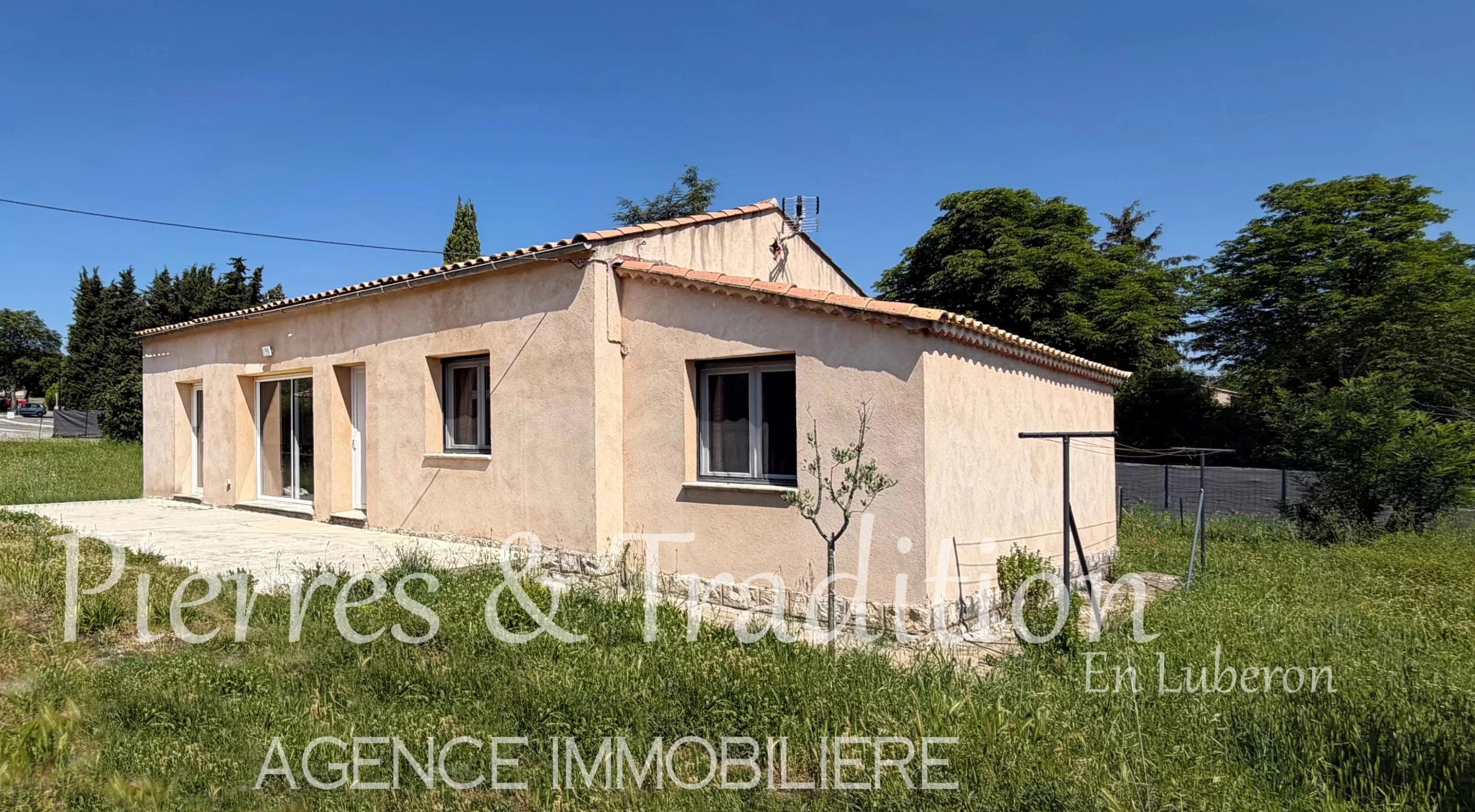 Jolie maison de 89 m² de type T3 avec jardin à louer à Céreste